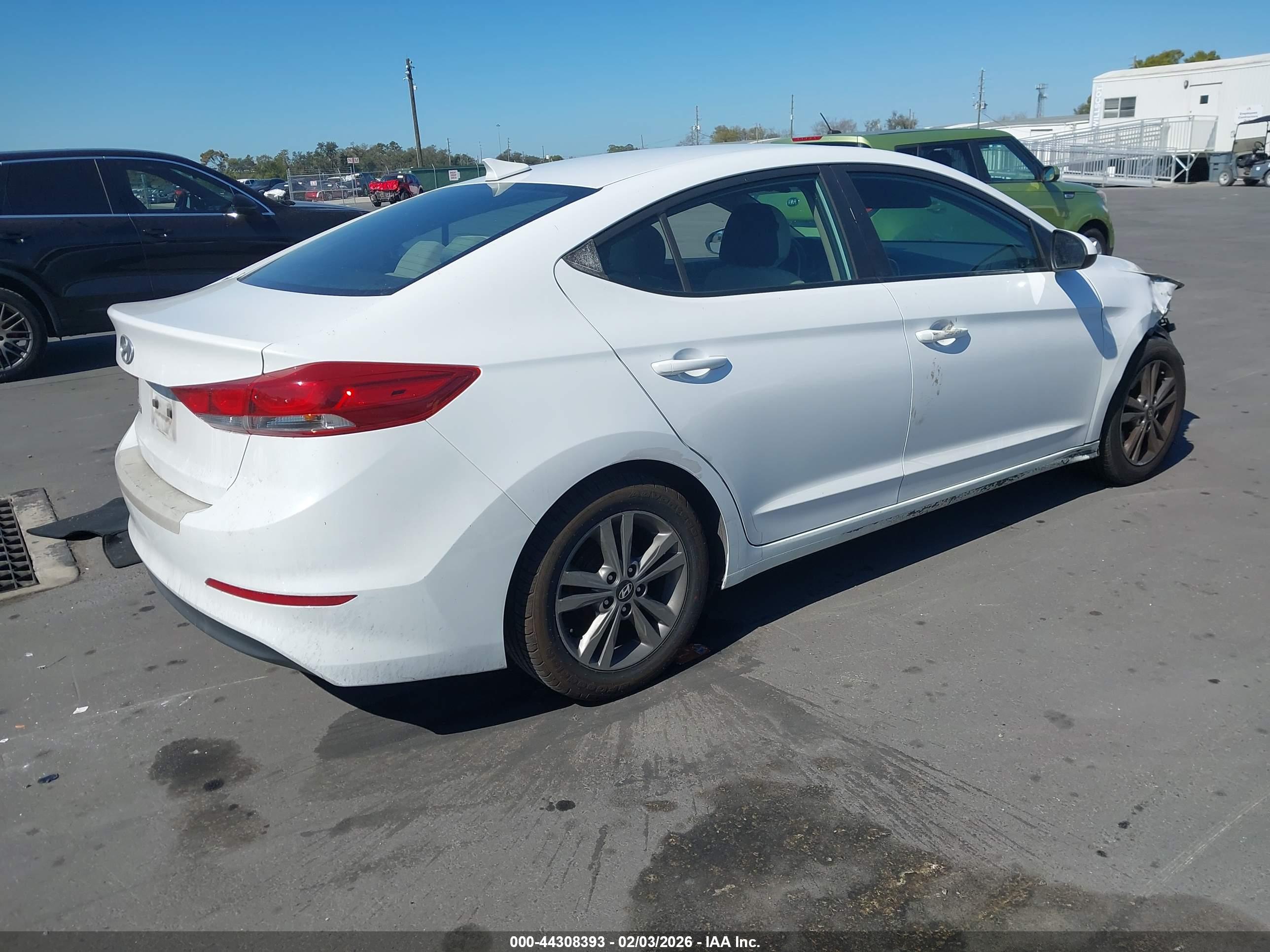 HYUNDAI ELANTRA image 4