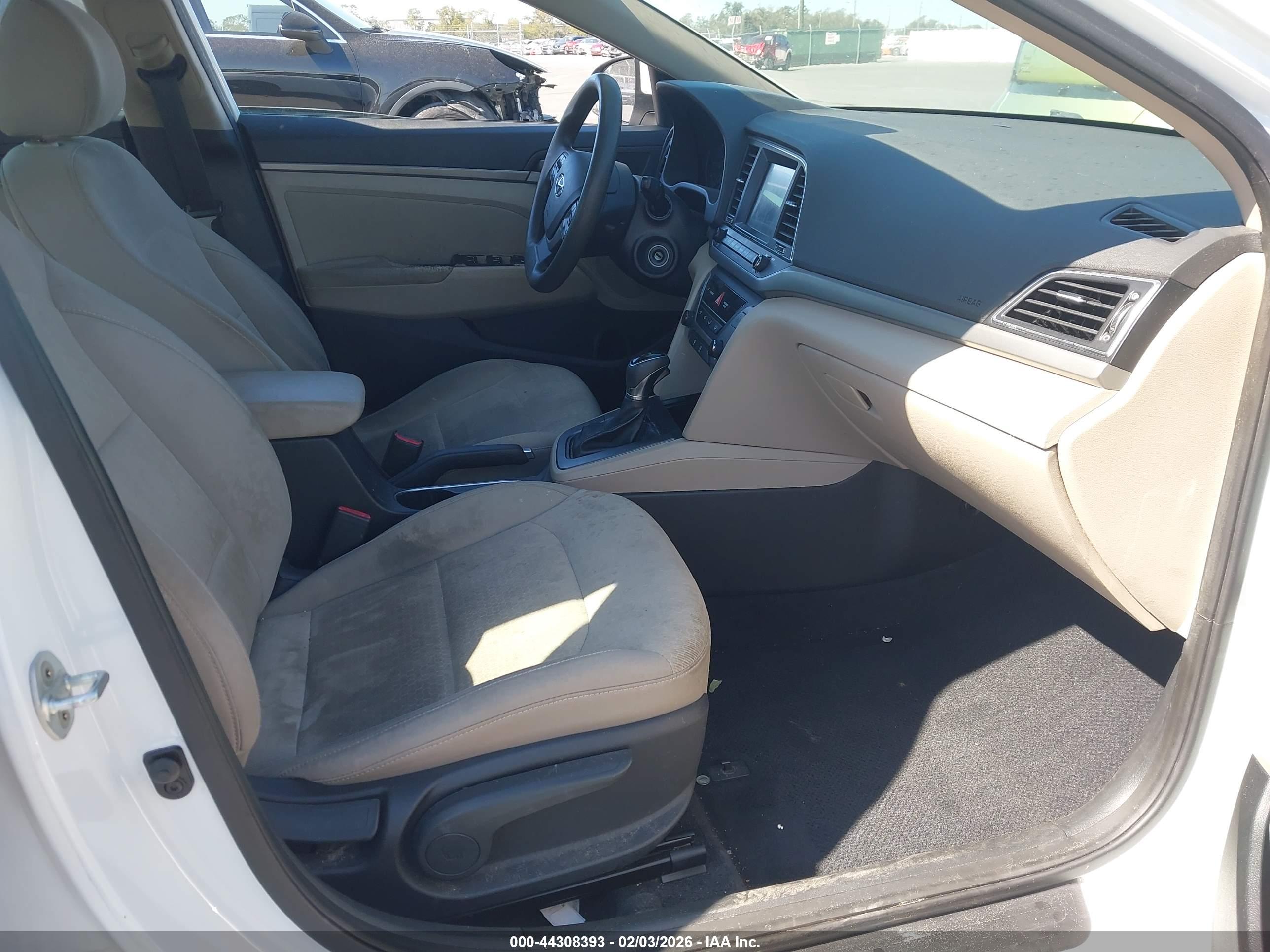 HYUNDAI ELANTRA image 5