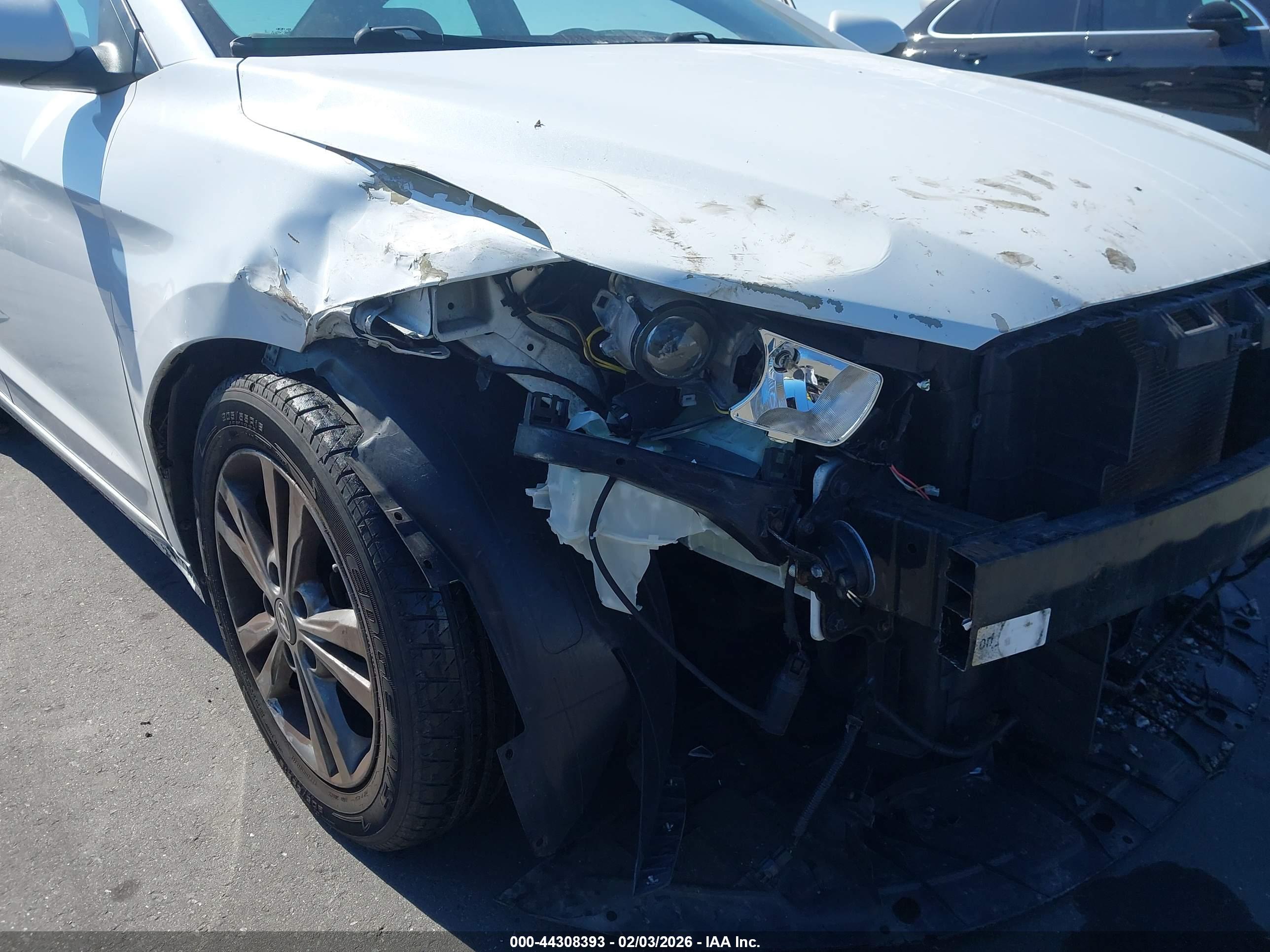HYUNDAI ELANTRA image 6