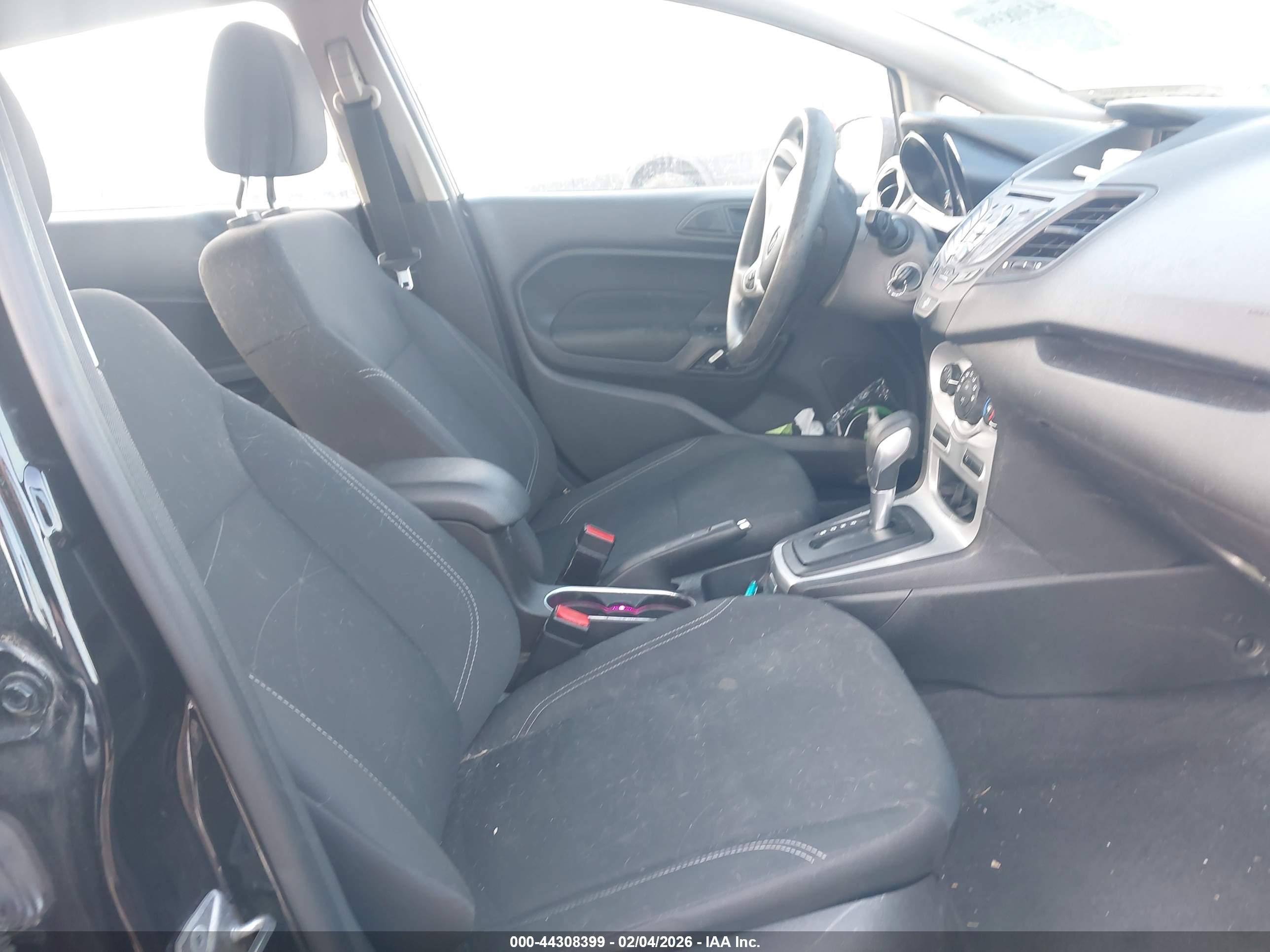 FORD FIESTA image 5