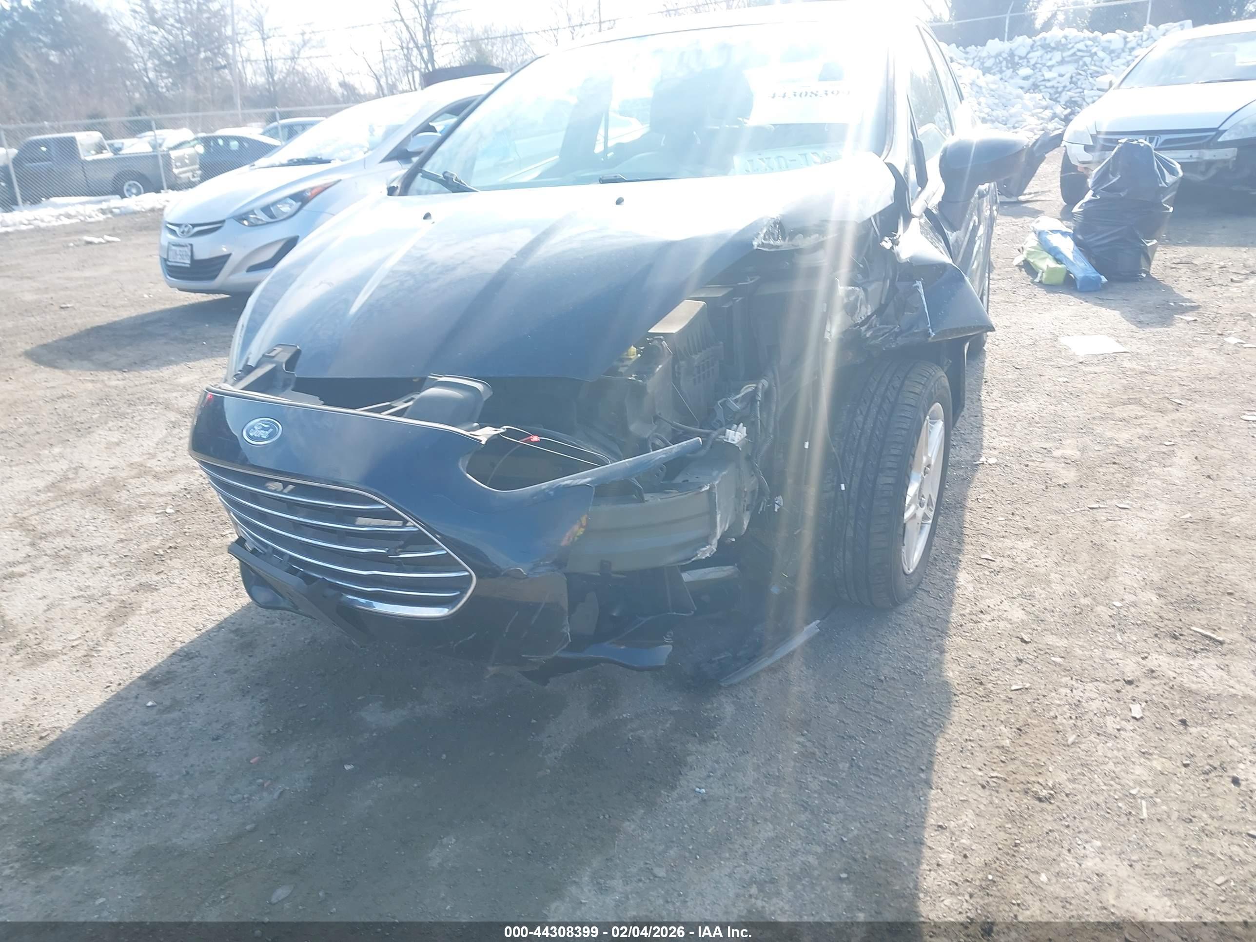 FORD FIESTA image 6