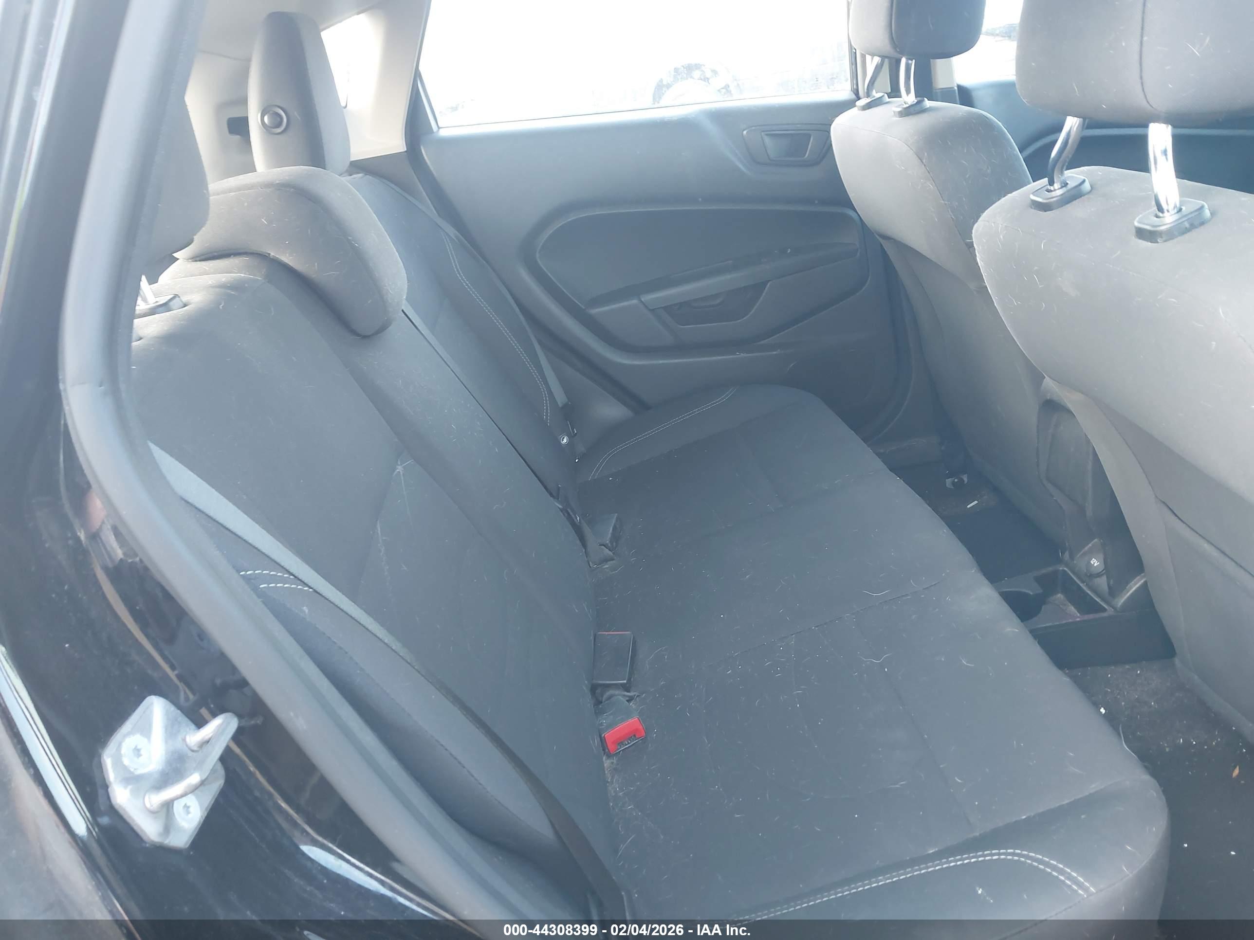 FORD FIESTA image 8