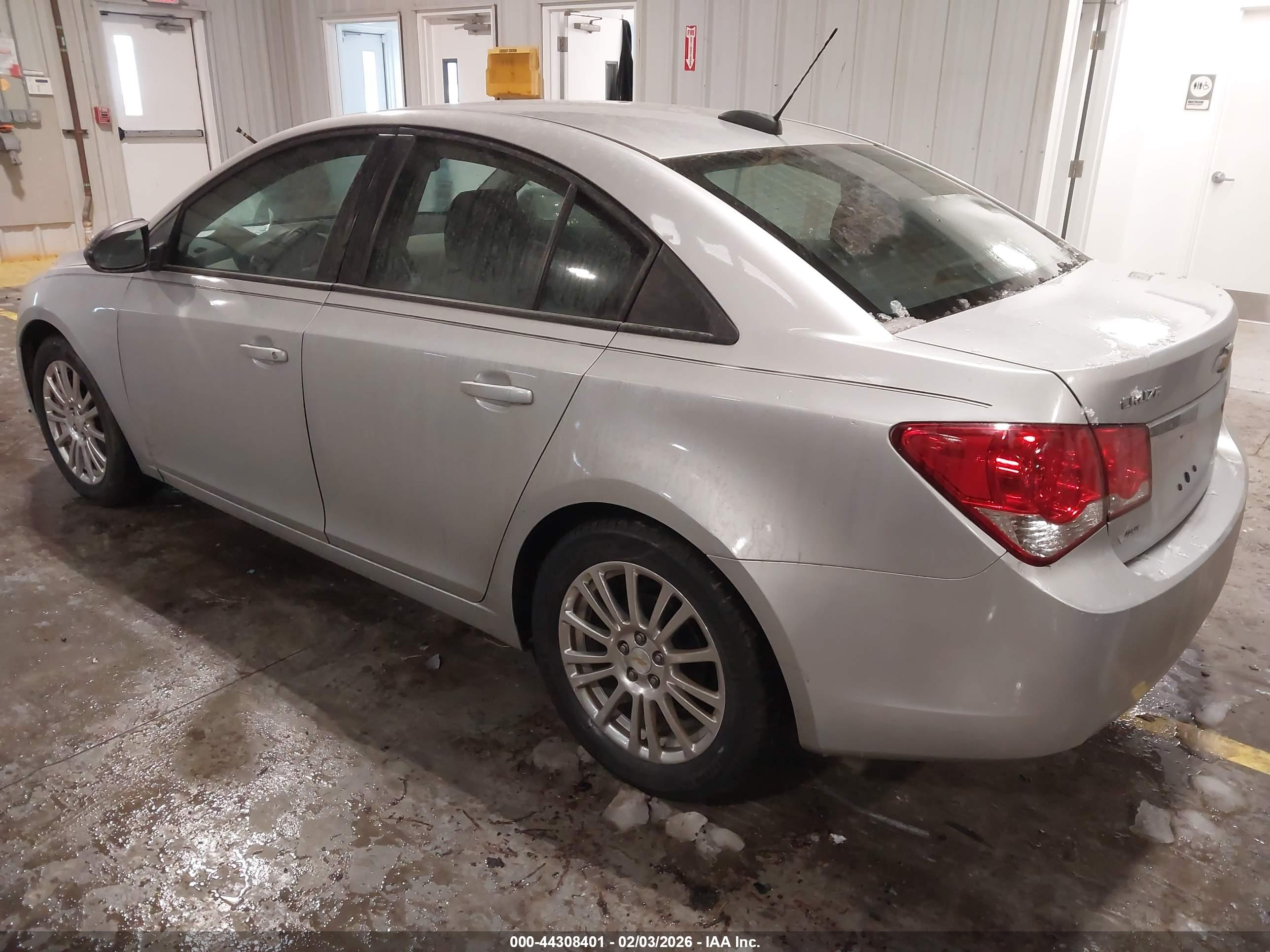 CHEVROLET CRUZE image 3