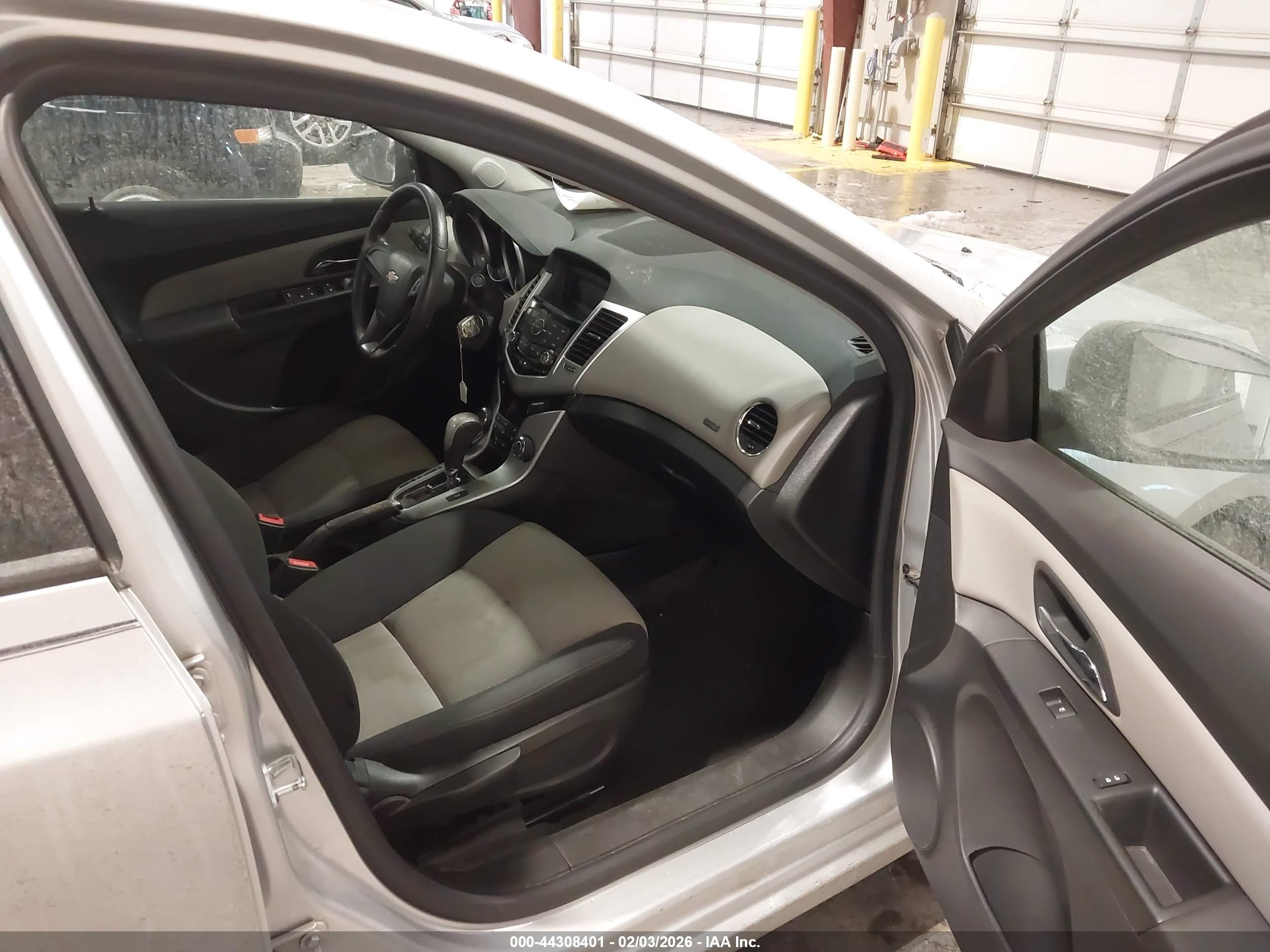CHEVROLET CRUZE image 5