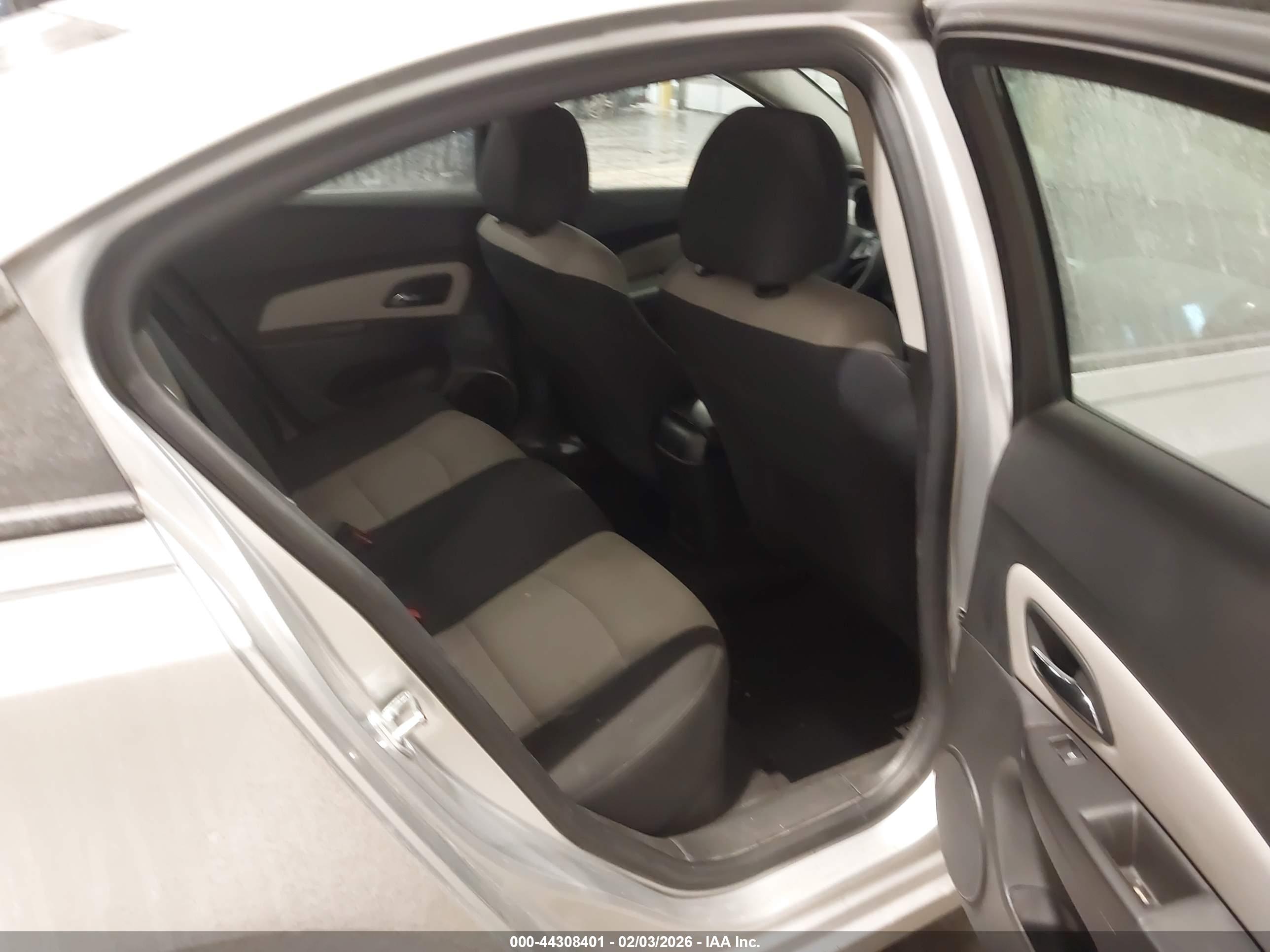 CHEVROLET CRUZE image 8