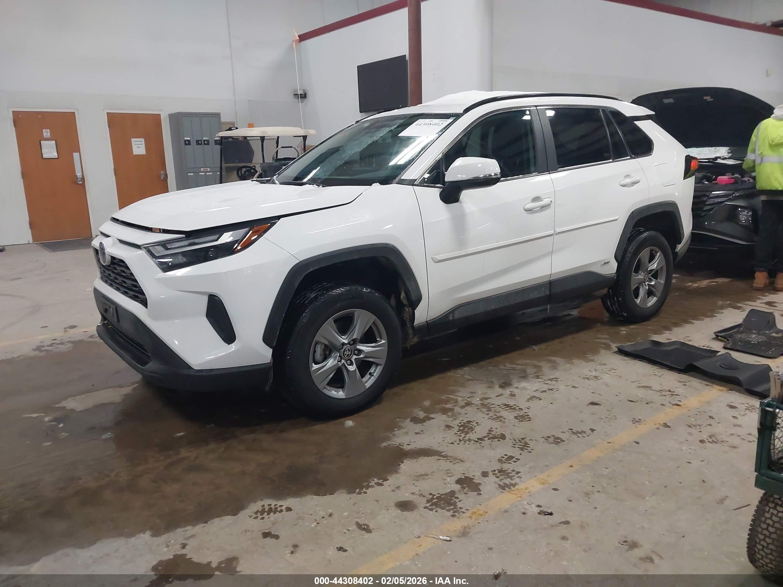 TOYOTA RAV4 image 2