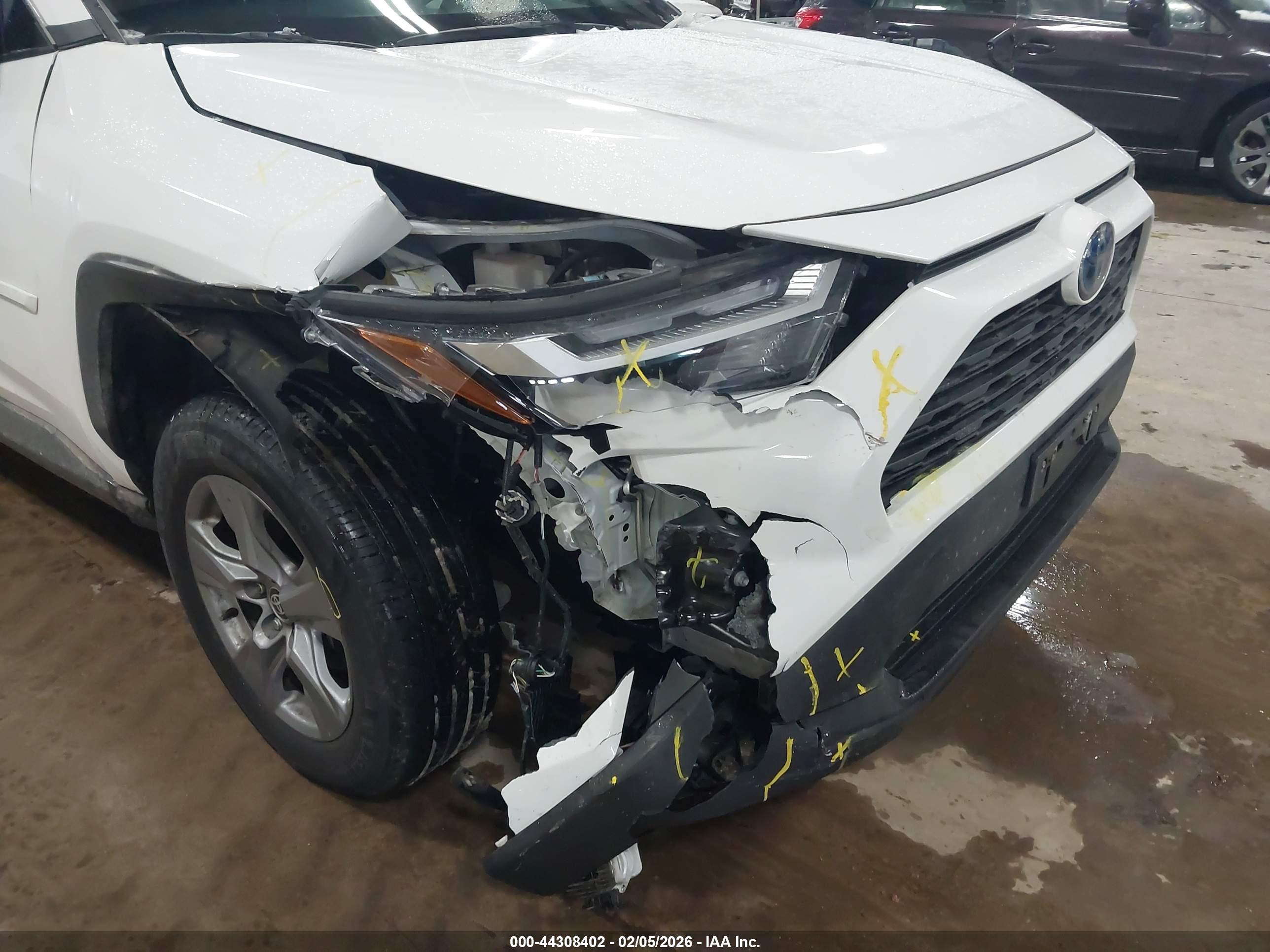 TOYOTA RAV4 image 6