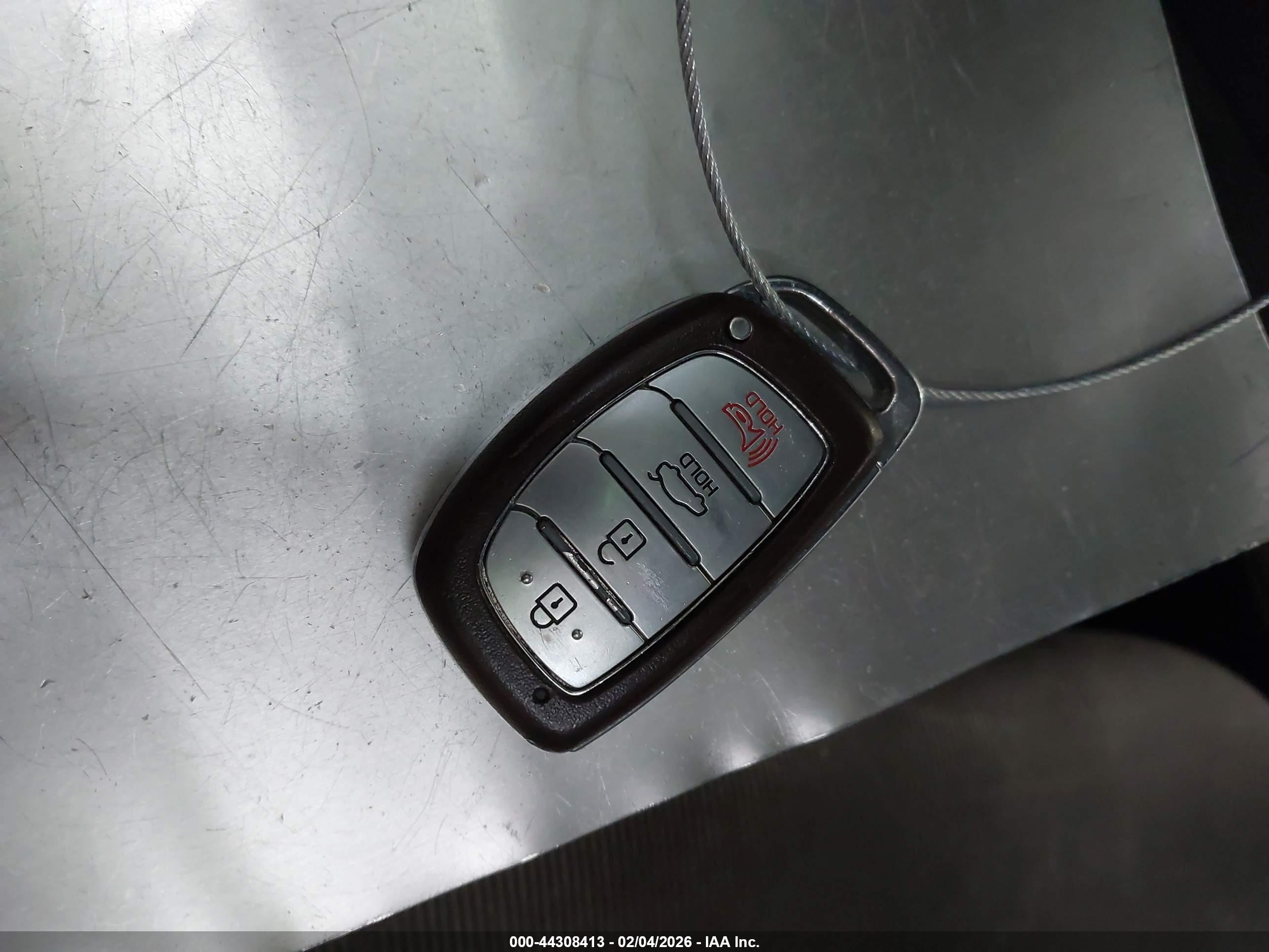 HYUNDAI ELANTRA image 11