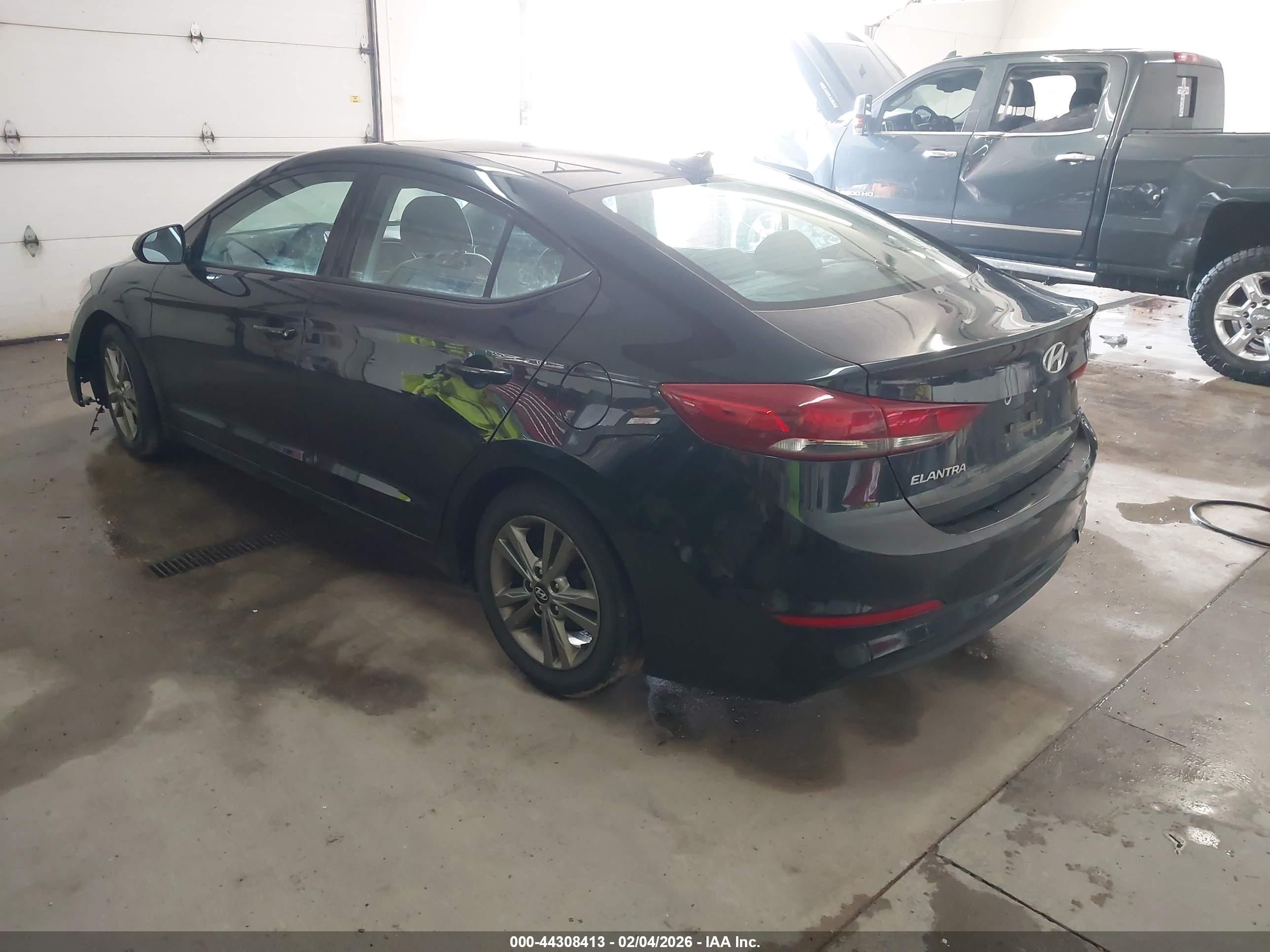 HYUNDAI ELANTRA image 3