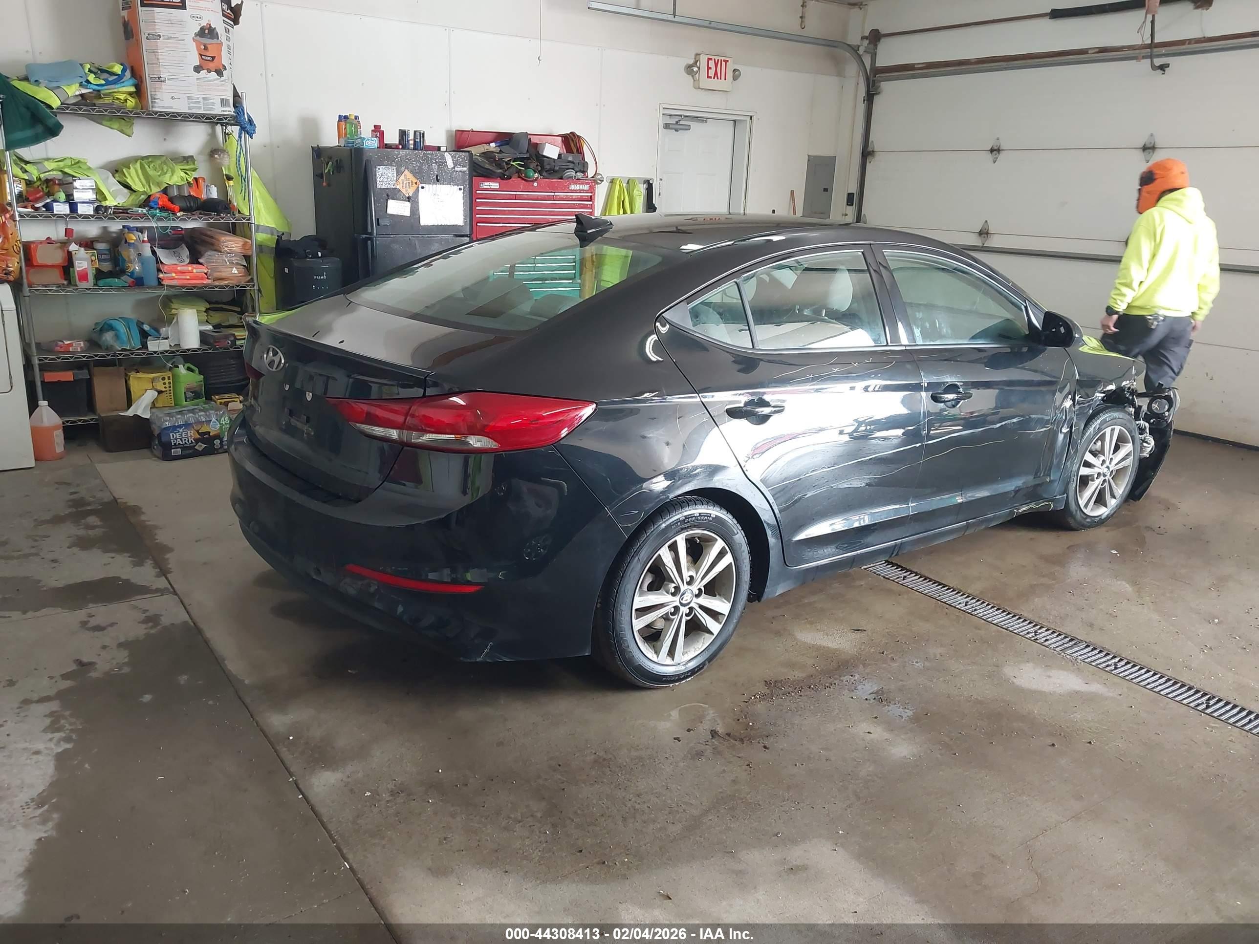 HYUNDAI ELANTRA image 4