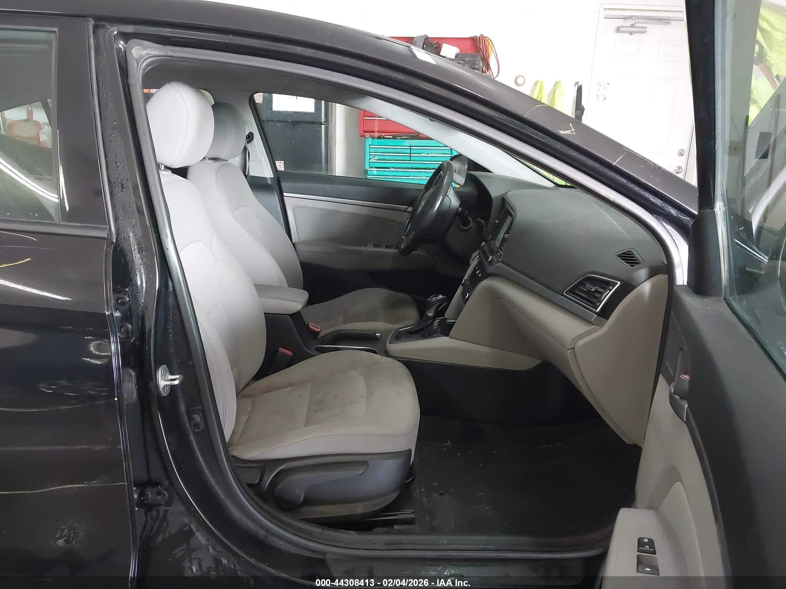 HYUNDAI ELANTRA image 5