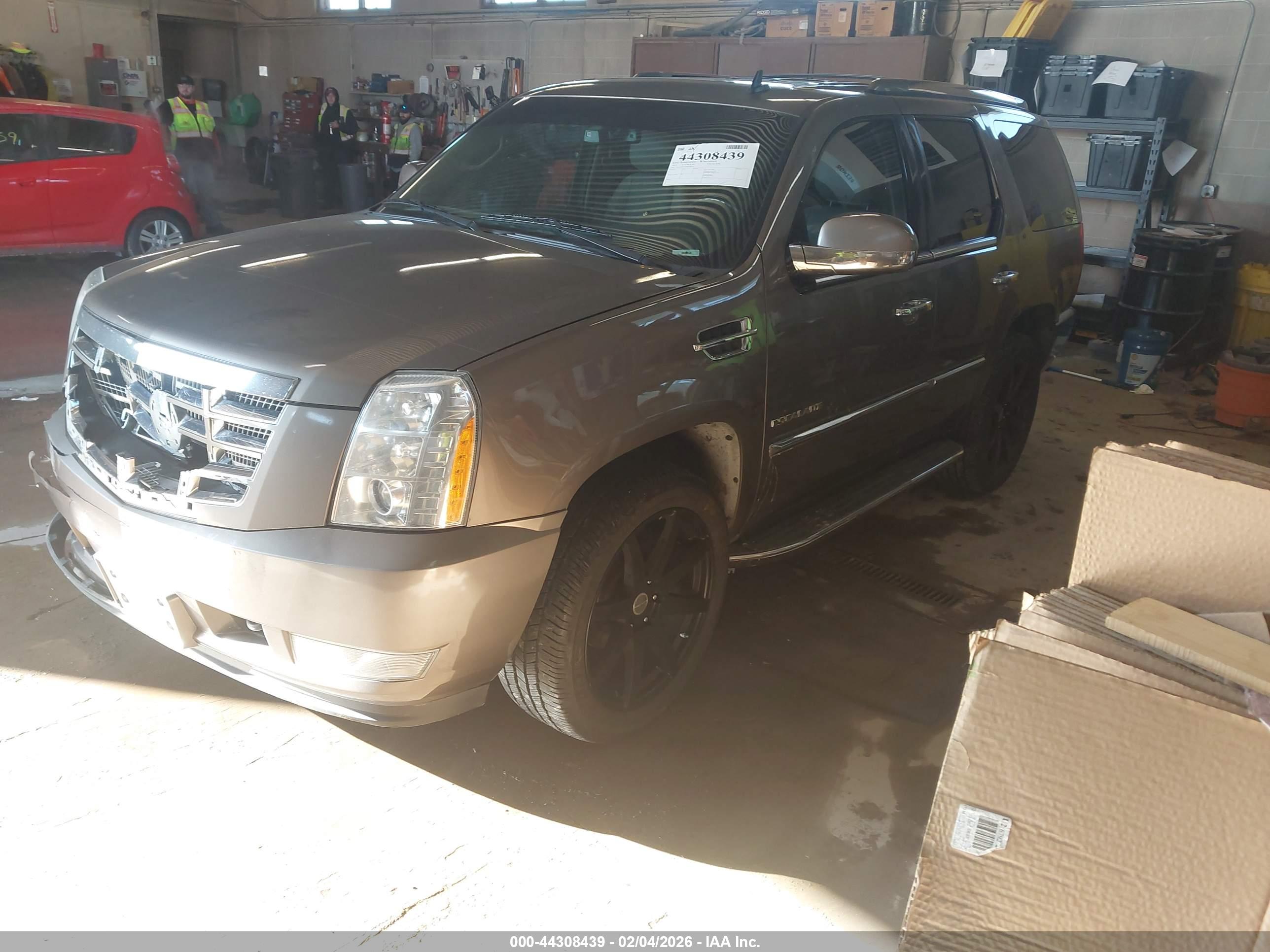 CADILLAC ESCALADE image 2