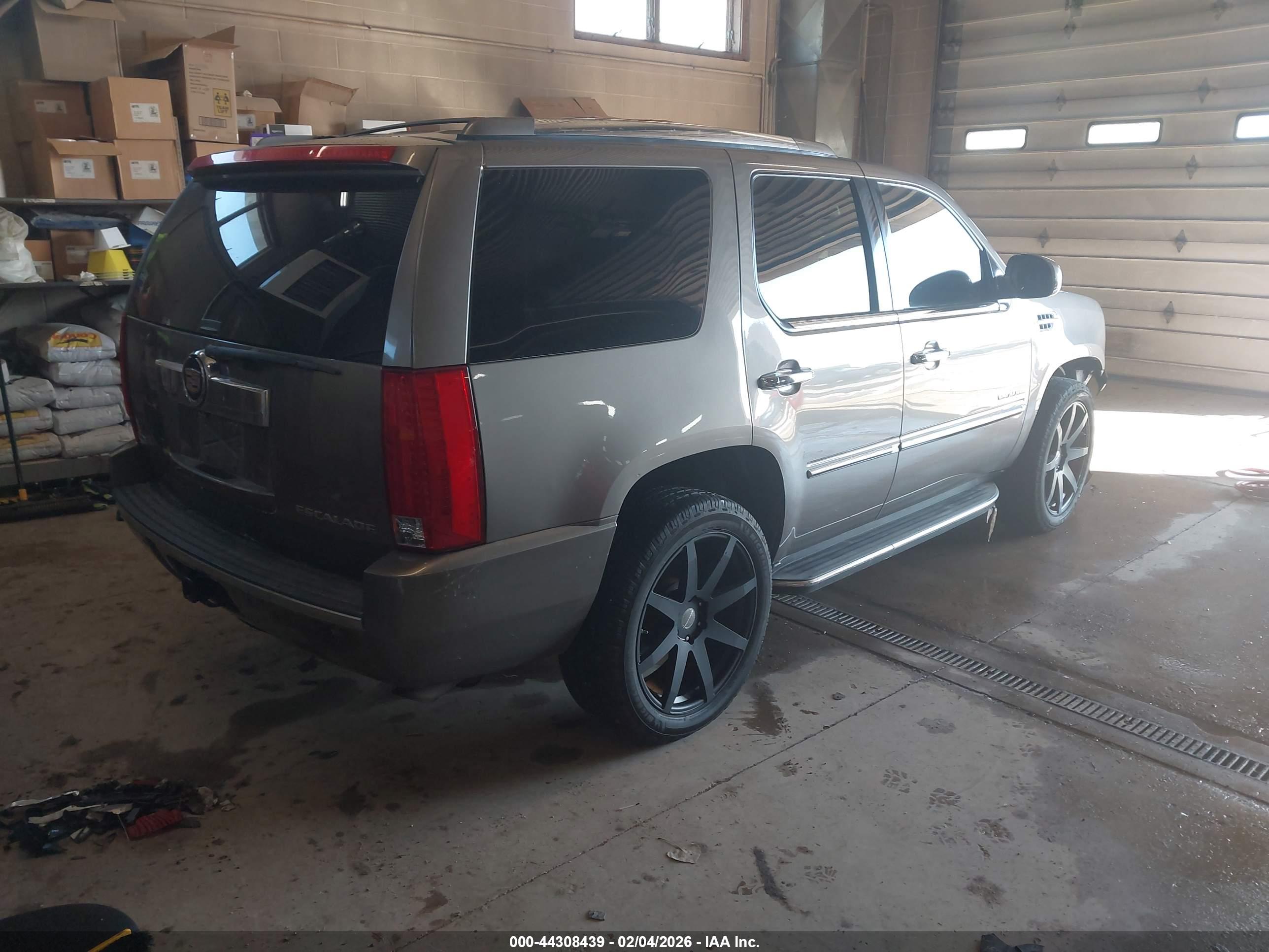 CADILLAC ESCALADE image 4