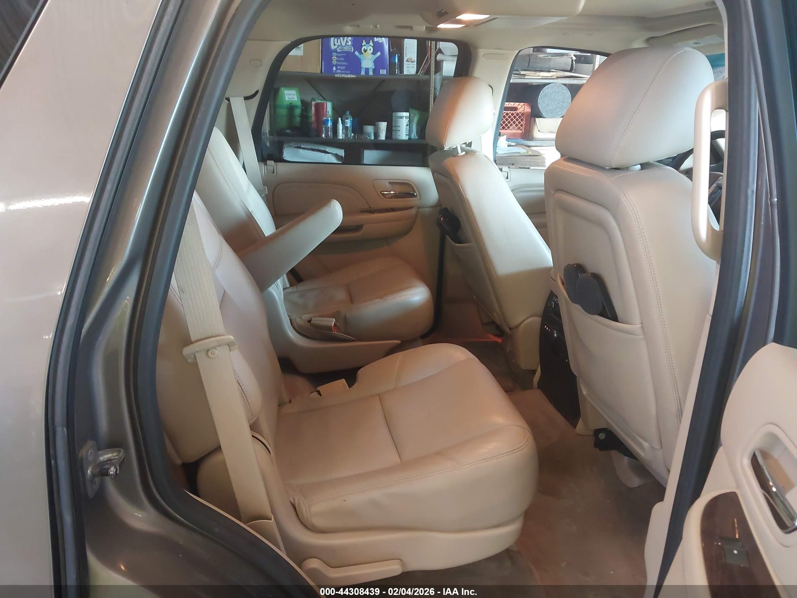CADILLAC ESCALADE image 8