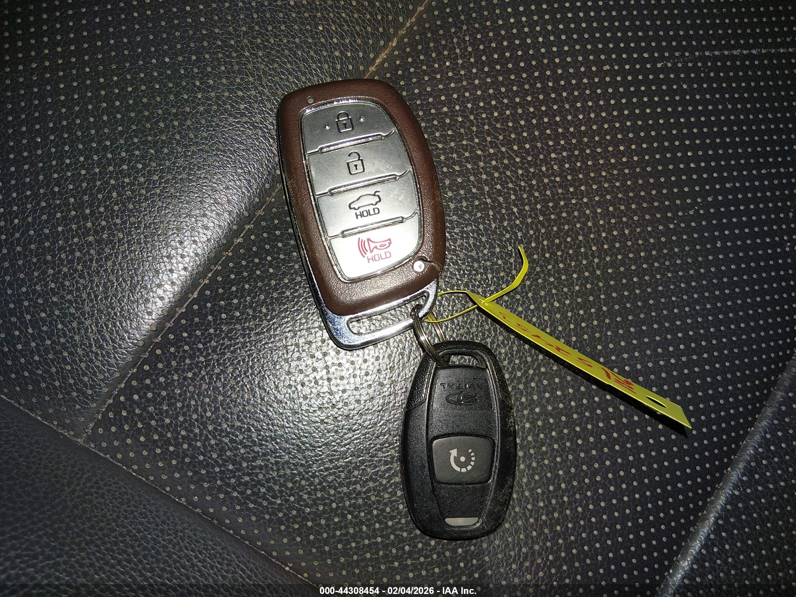 HYUNDAI ELANTRA image 11