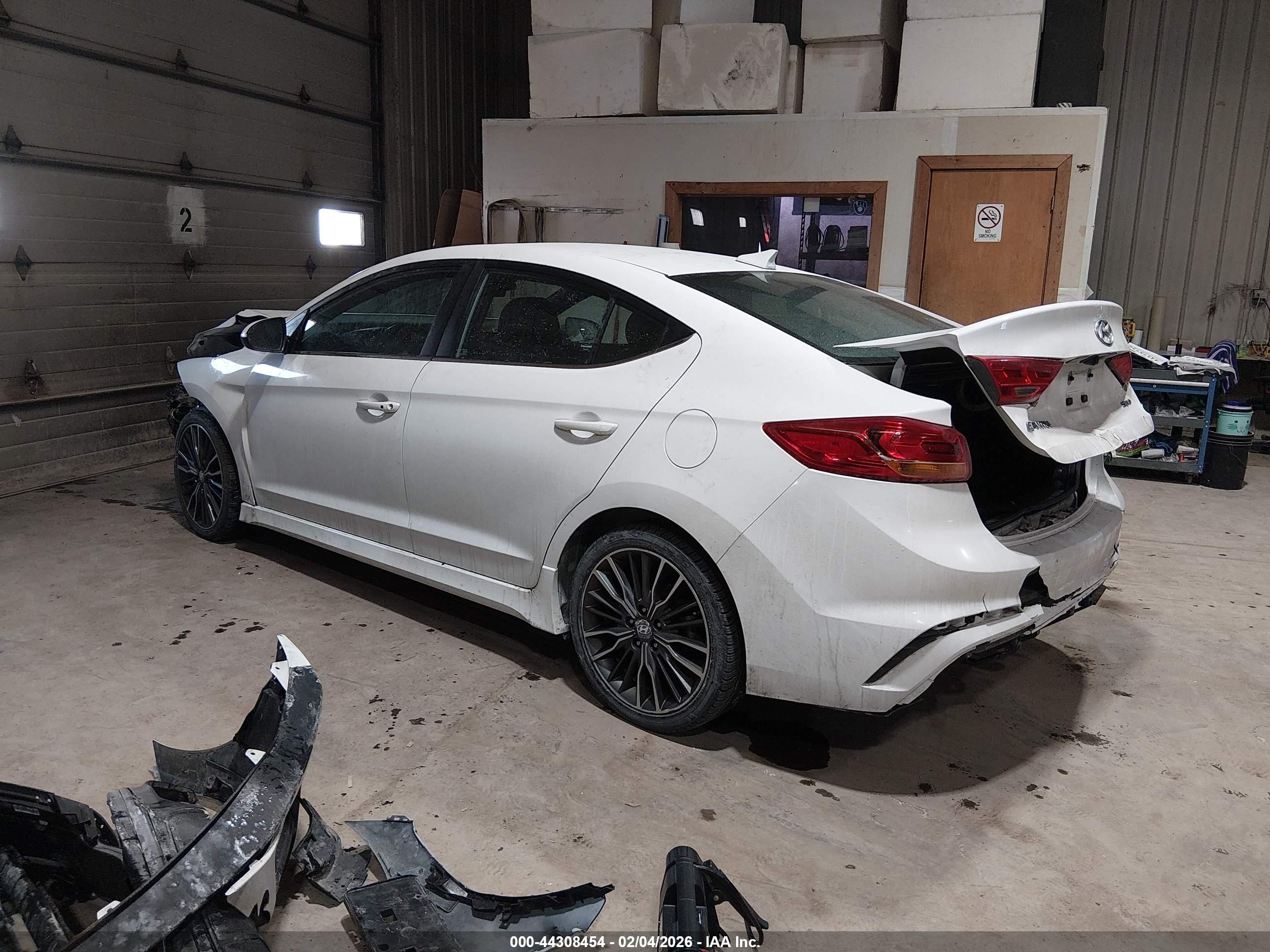 HYUNDAI ELANTRA image 3