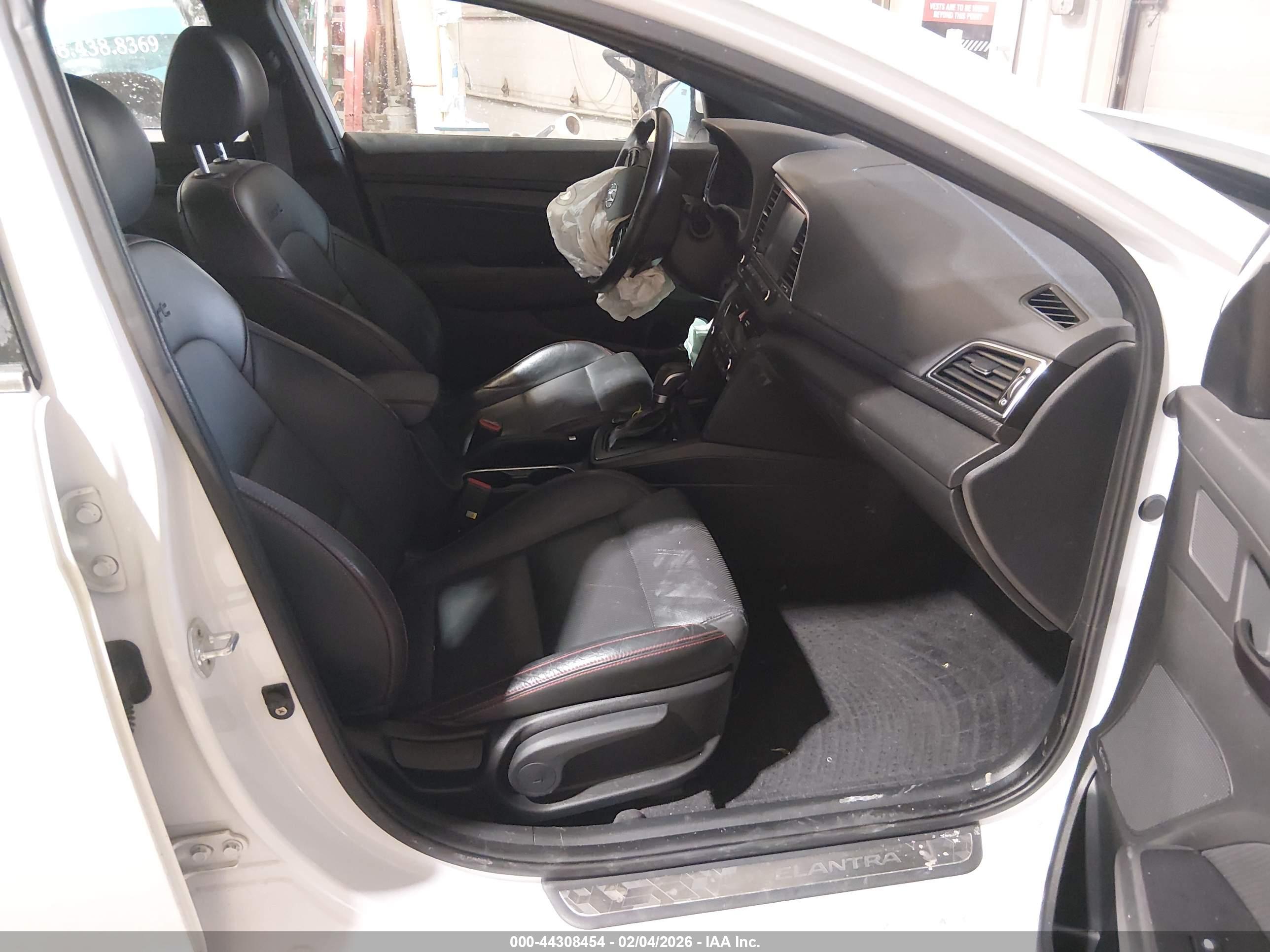 HYUNDAI ELANTRA image 5