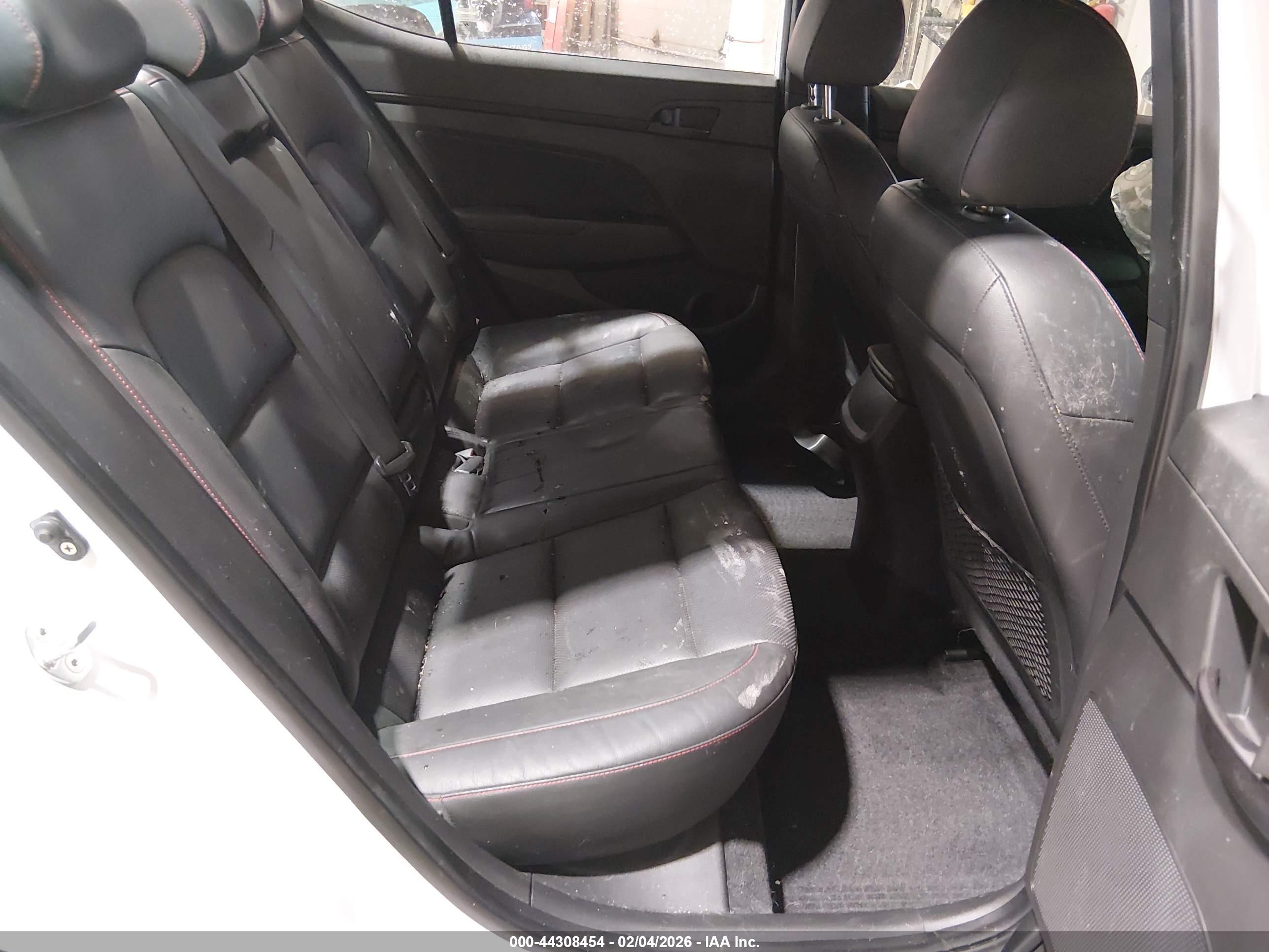 HYUNDAI ELANTRA image 8