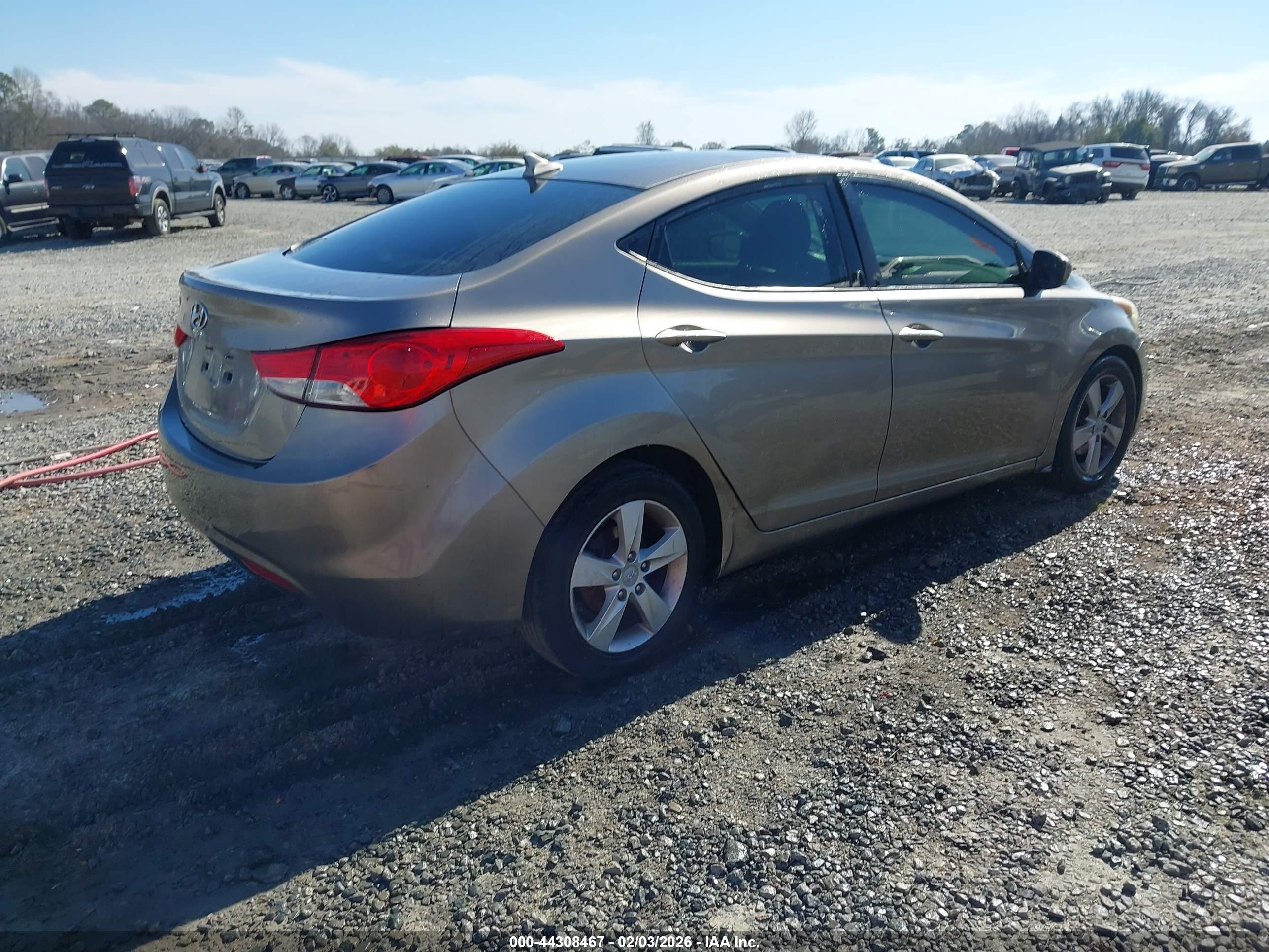 HYUNDAI ELANTRA image 4