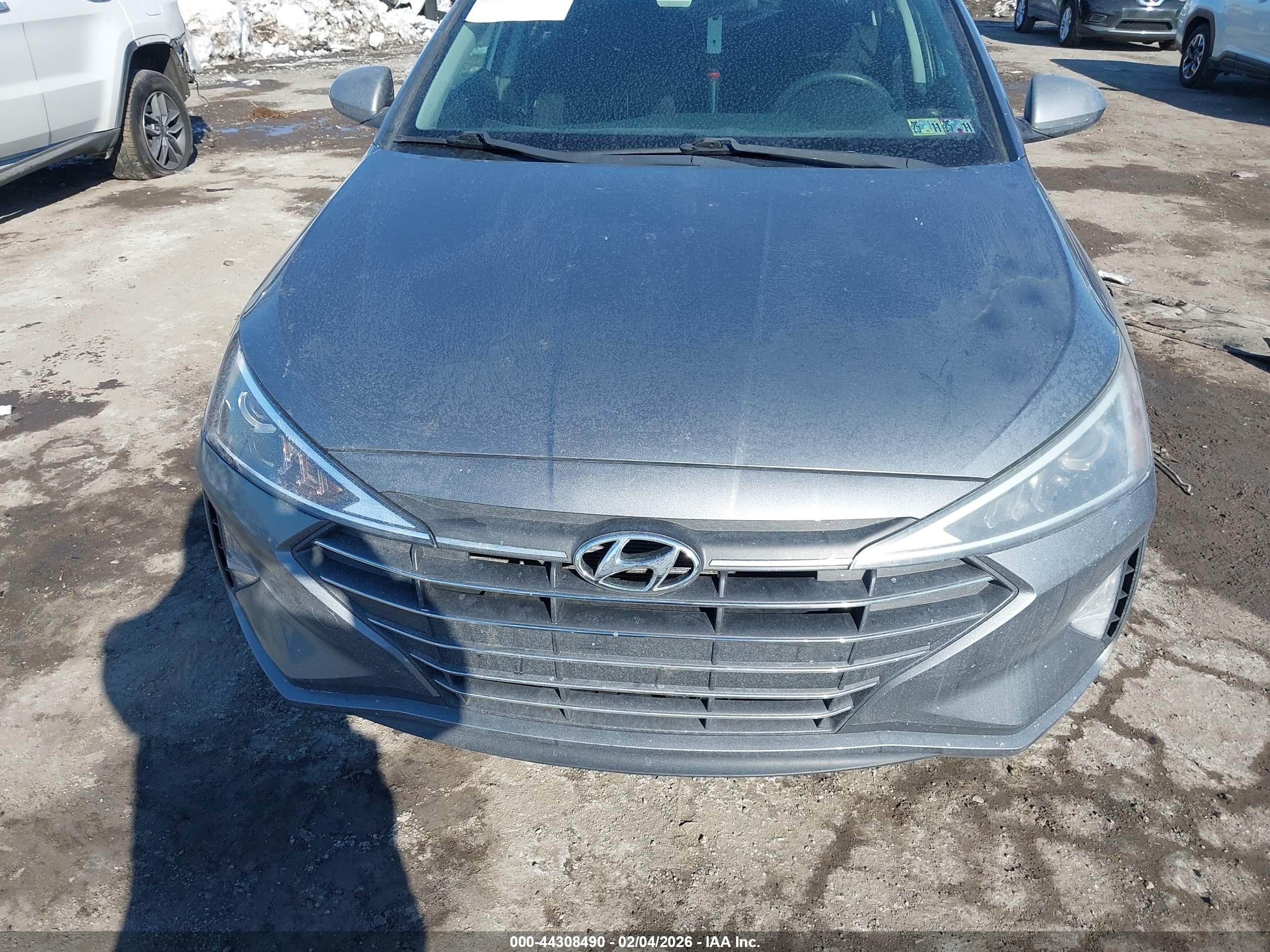 HYUNDAI ELANTRA image 6