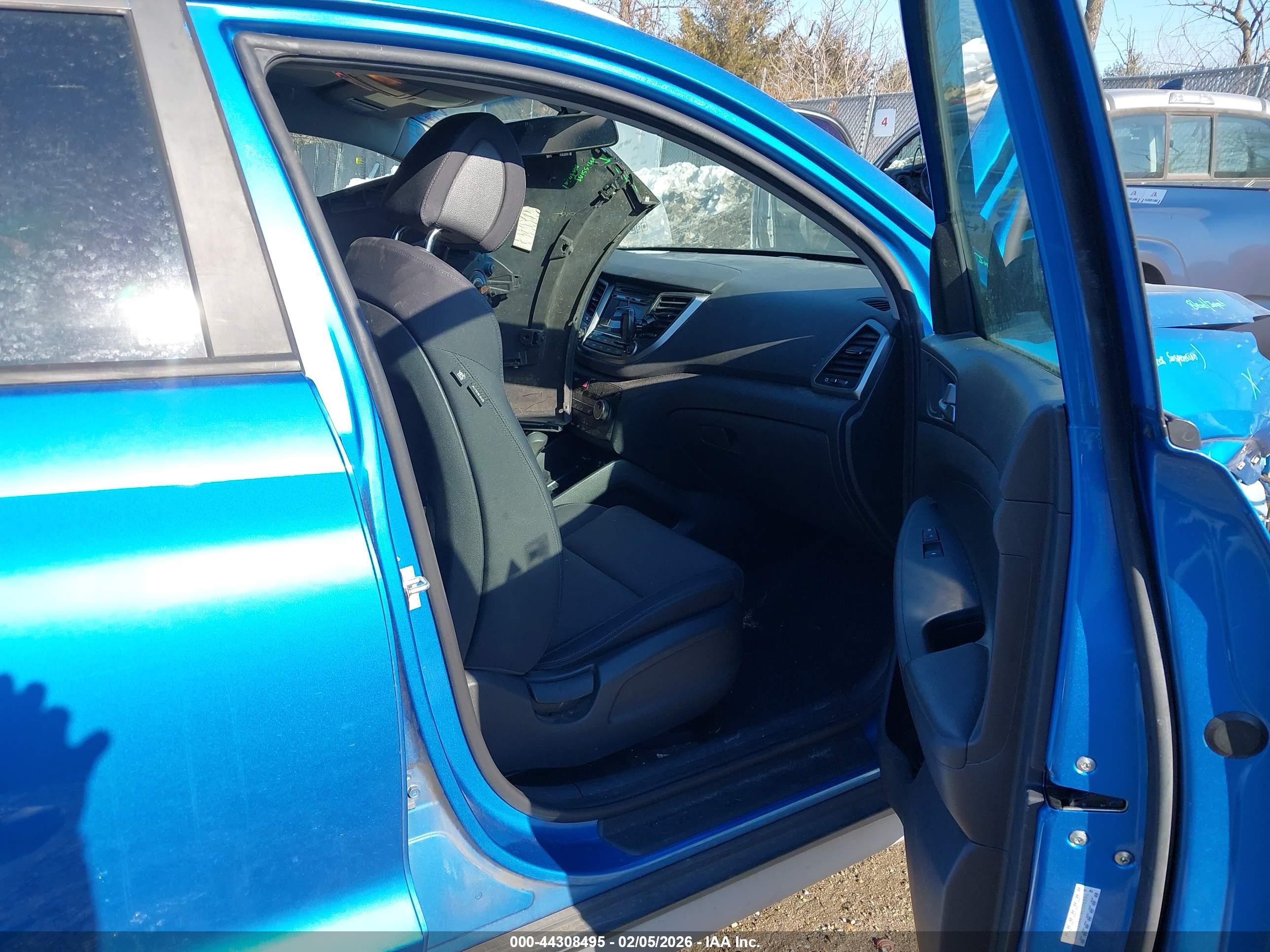 HYUNDAI TUCSON image 5