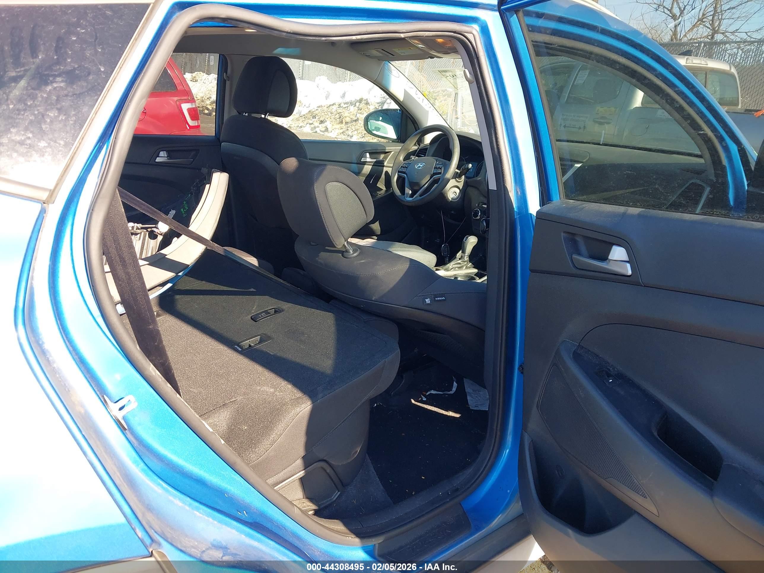 HYUNDAI TUCSON image 8