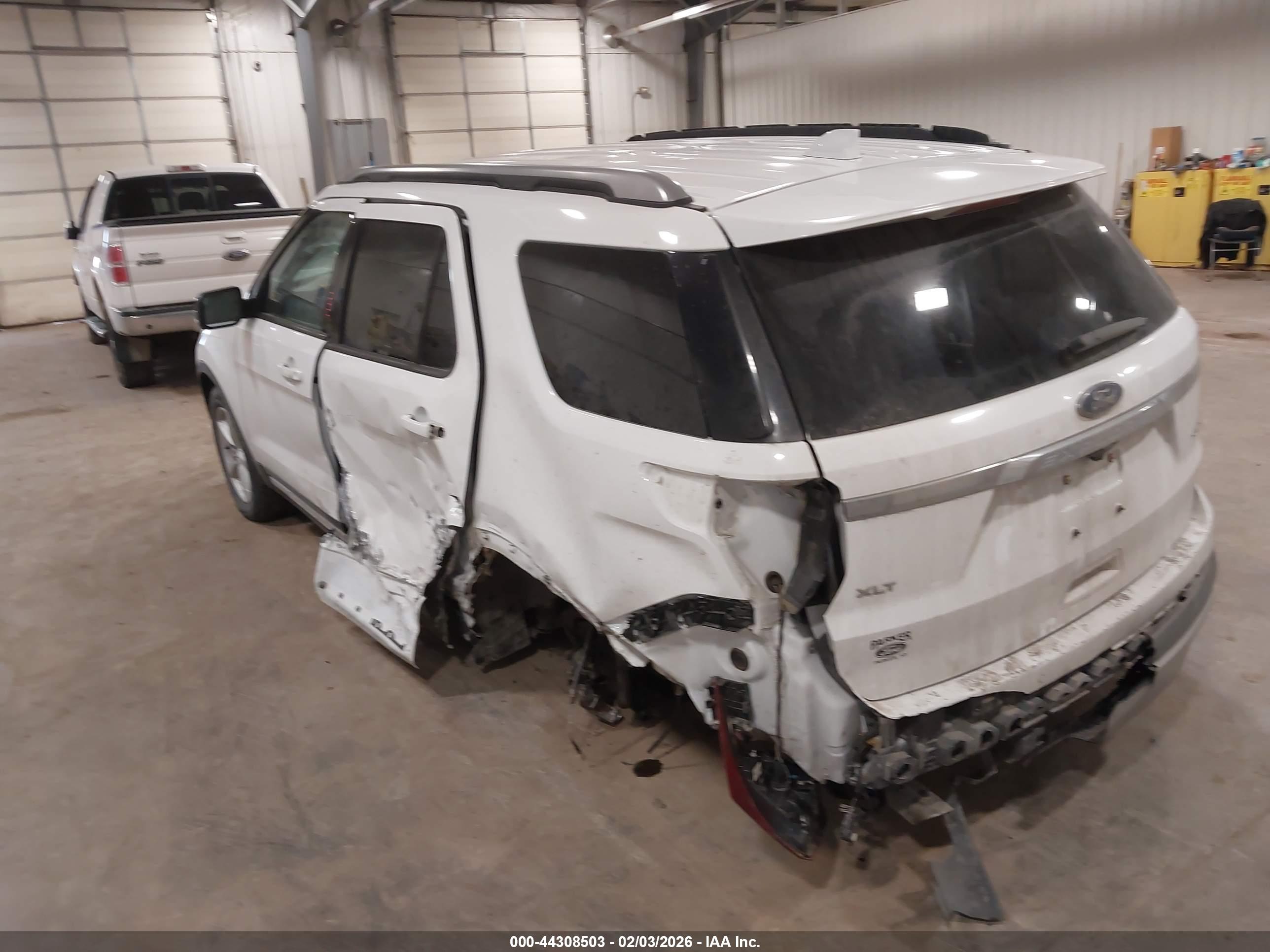 FORD EXPLORER image 3