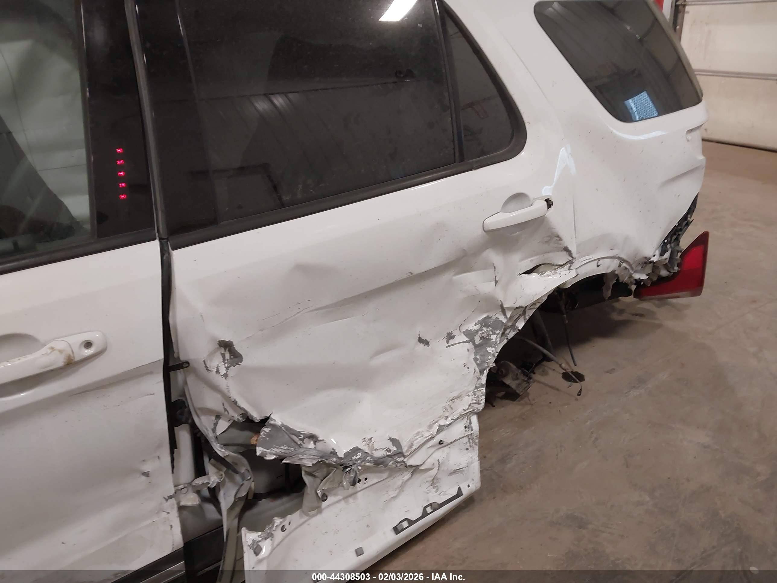FORD EXPLORER image 6