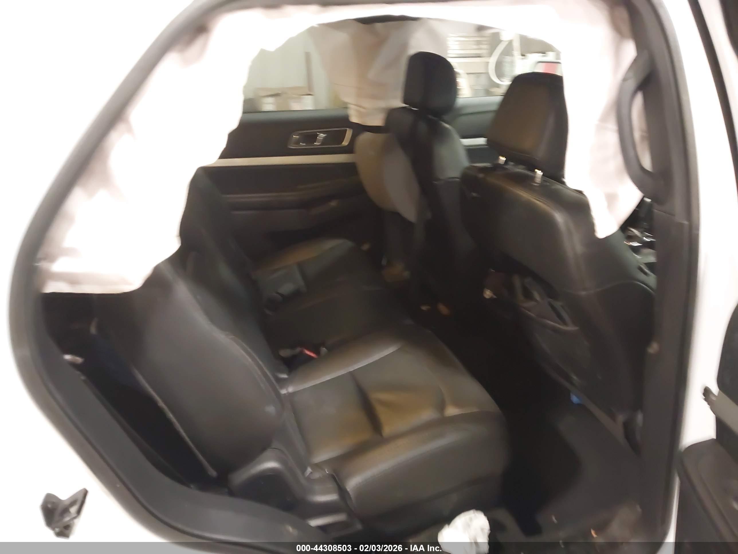 FORD EXPLORER image 8