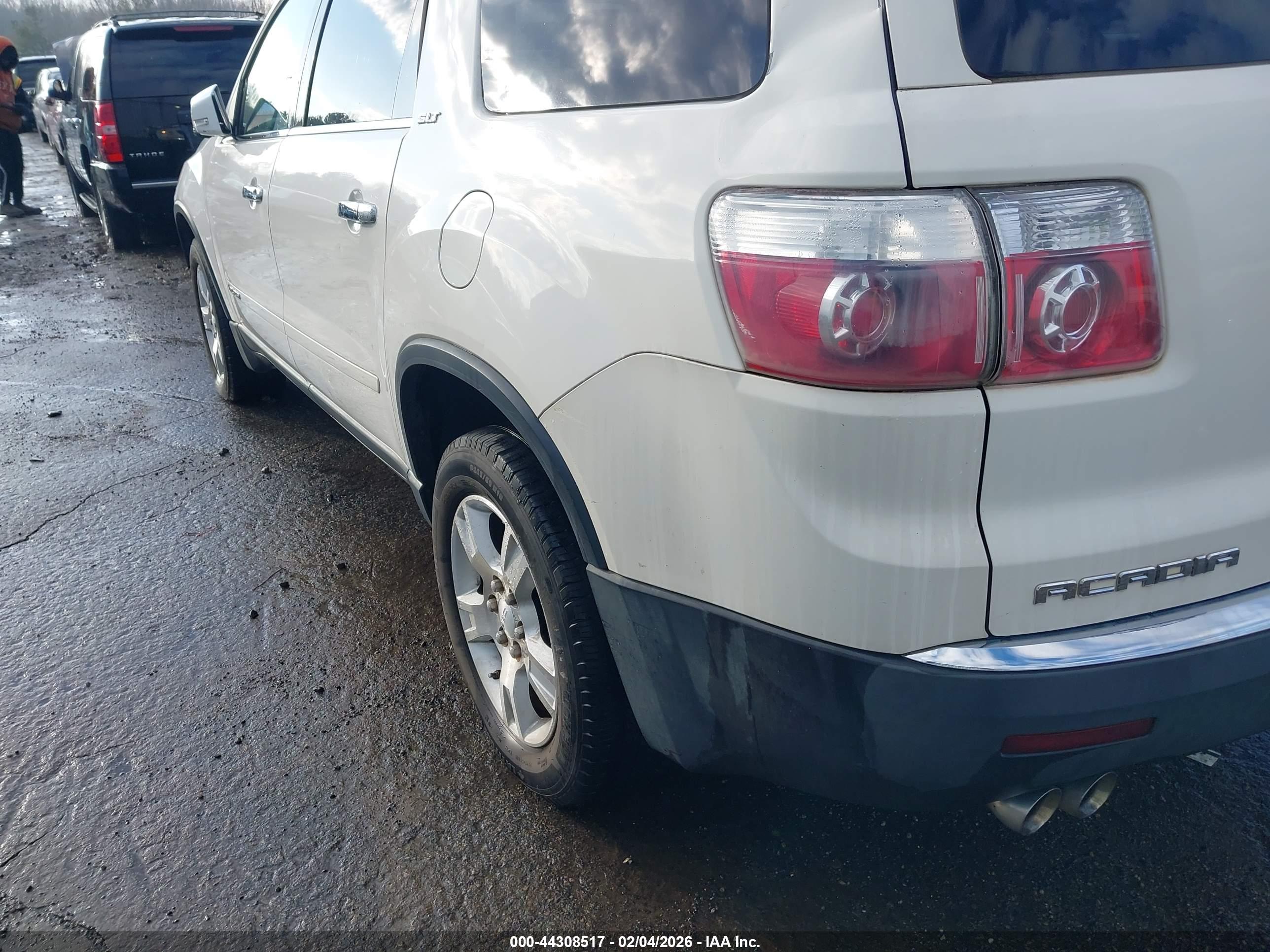 GMC ACADIA image 6