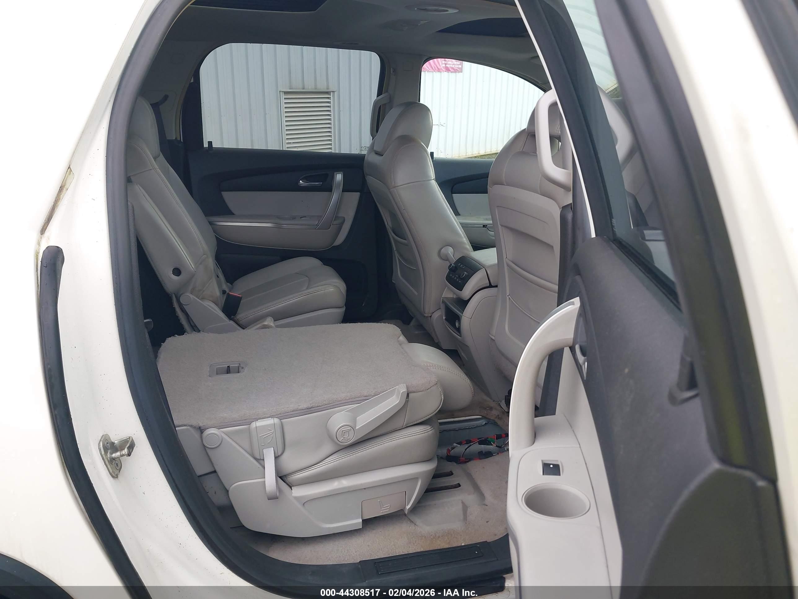 GMC ACADIA image 8