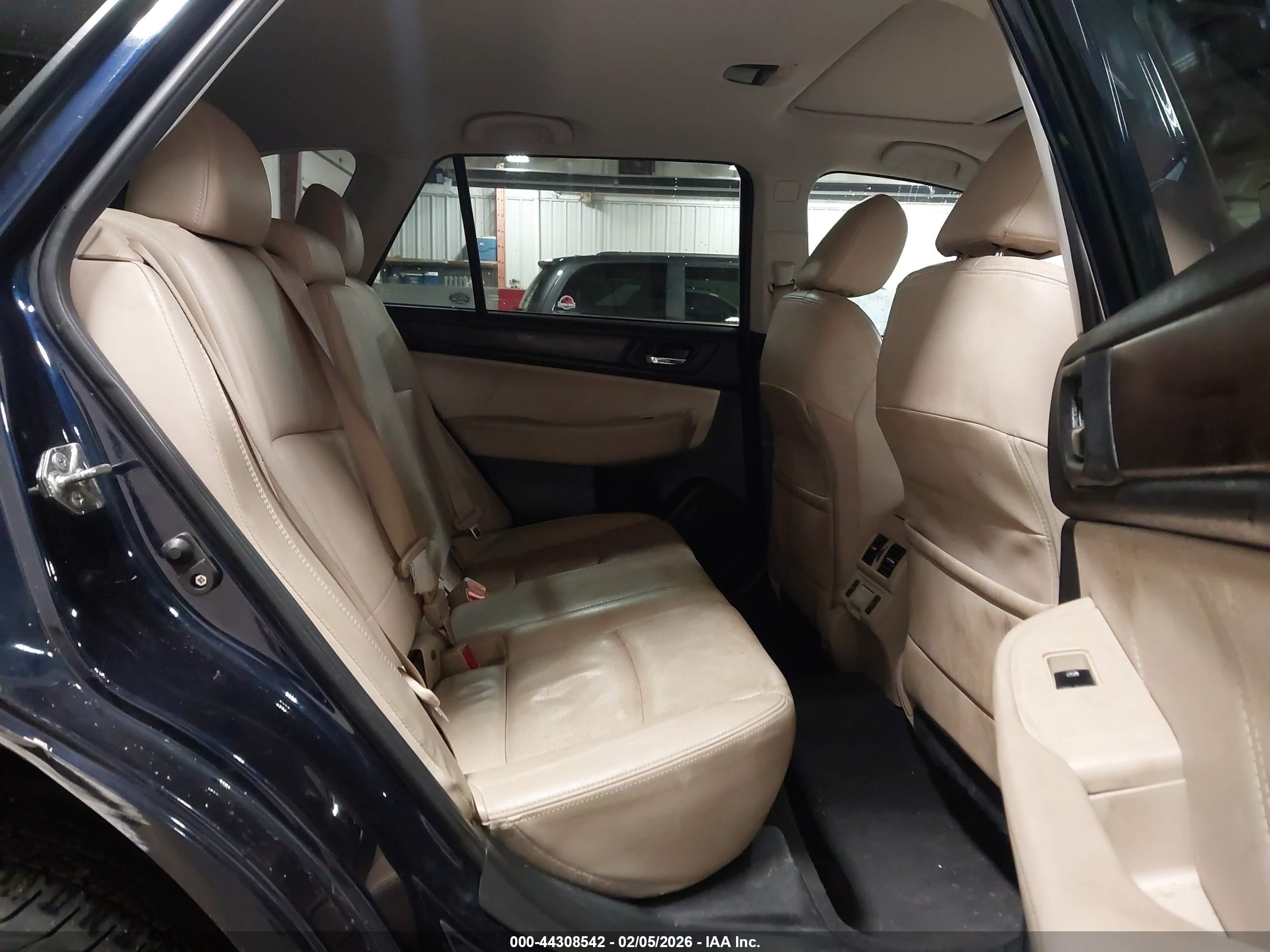 SUBARU OUTBACK image 8