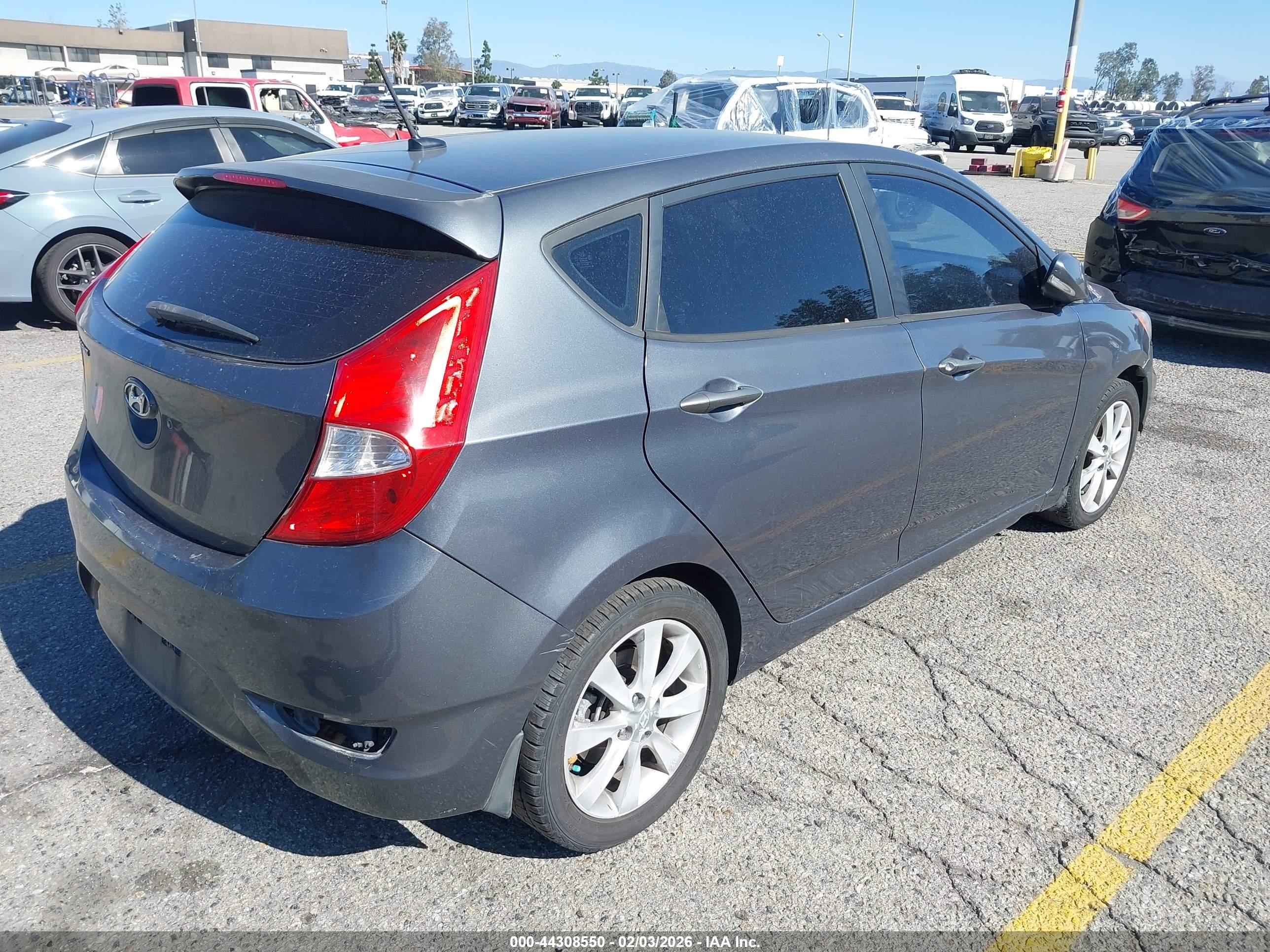 HYUNDAI ACCENT image 4