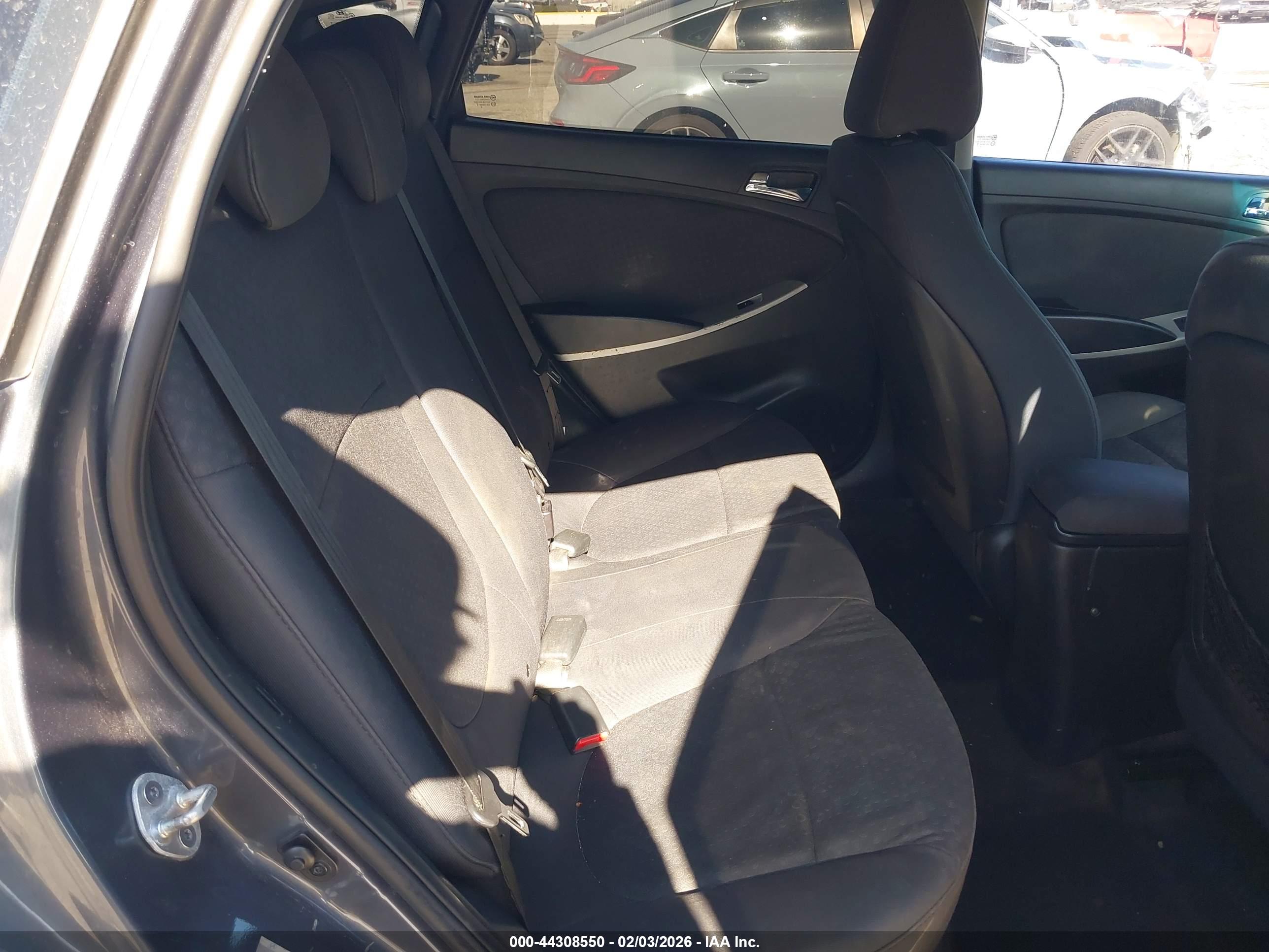 HYUNDAI ACCENT image 8
