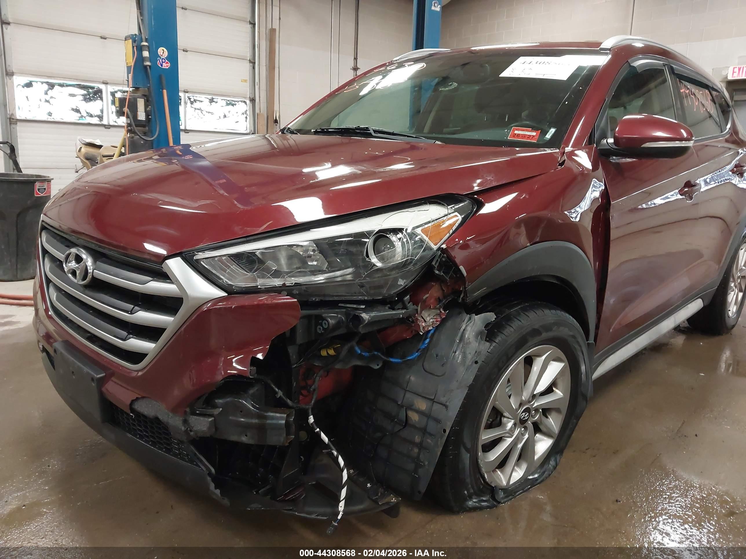 HYUNDAI TUCSON image 6