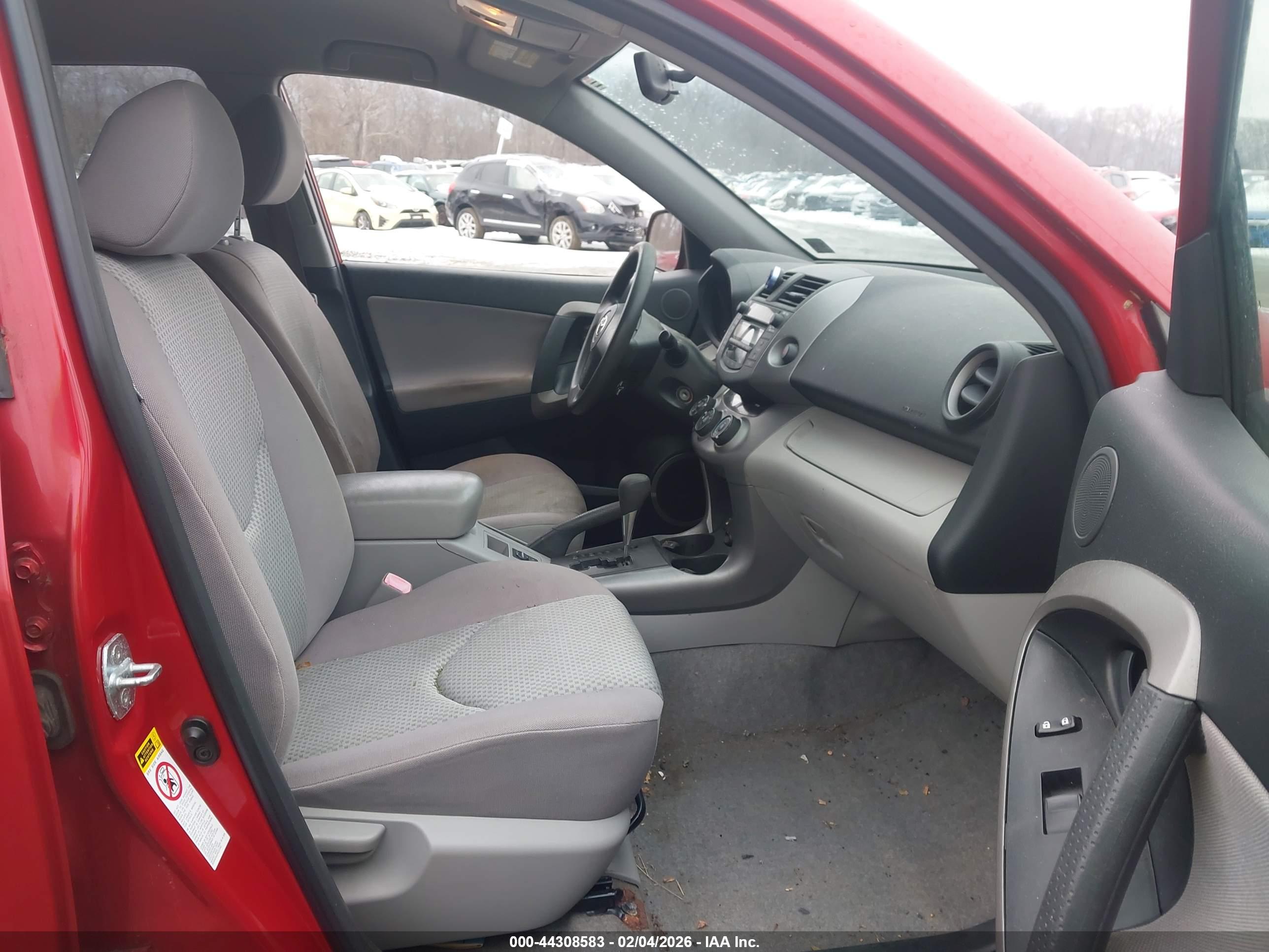 TOYOTA RAV4 image 5