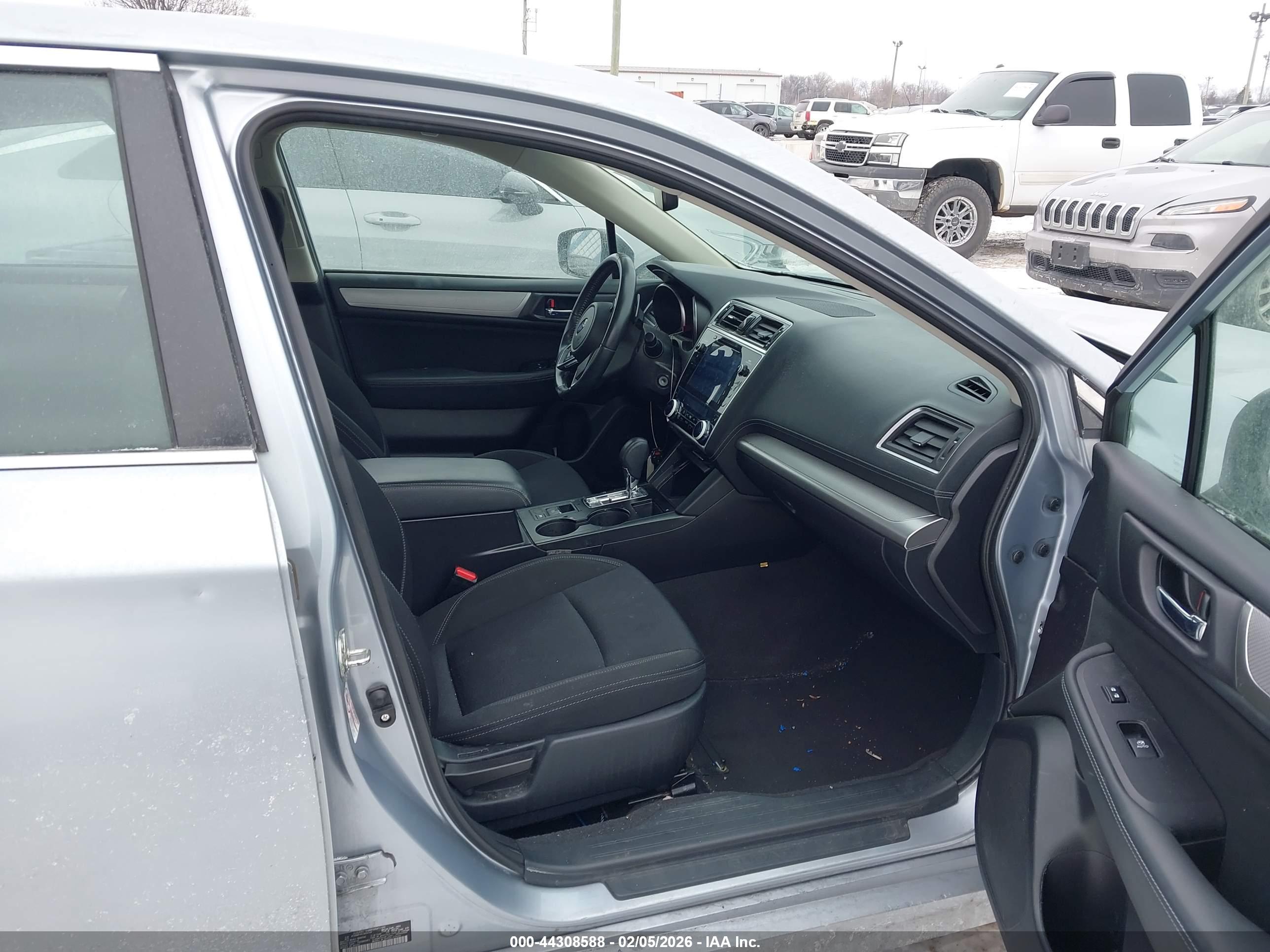 SUBARU LEGACY image 5