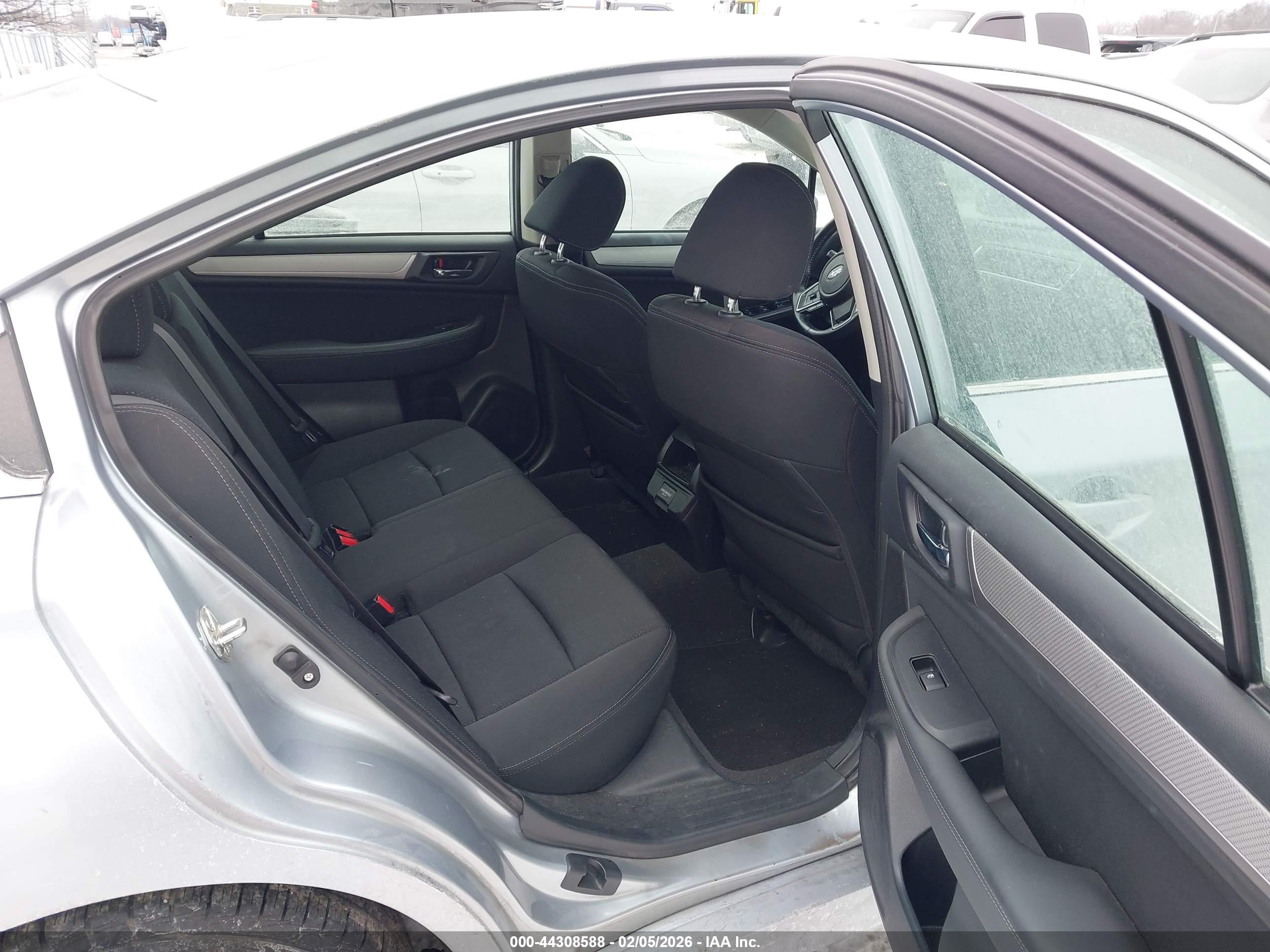 SUBARU LEGACY image 8