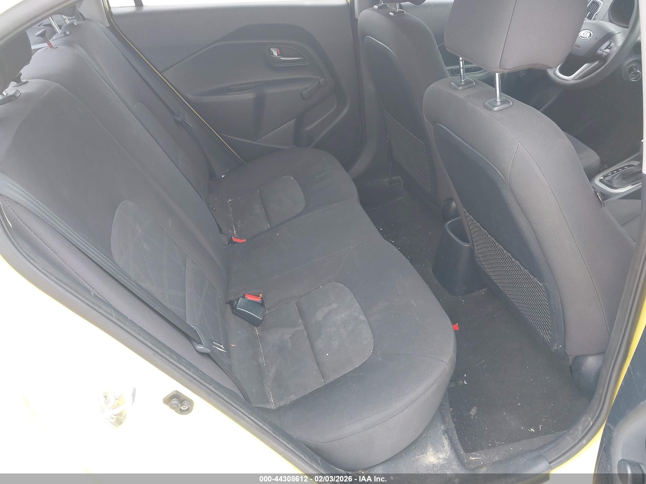 KIA RIO image 8