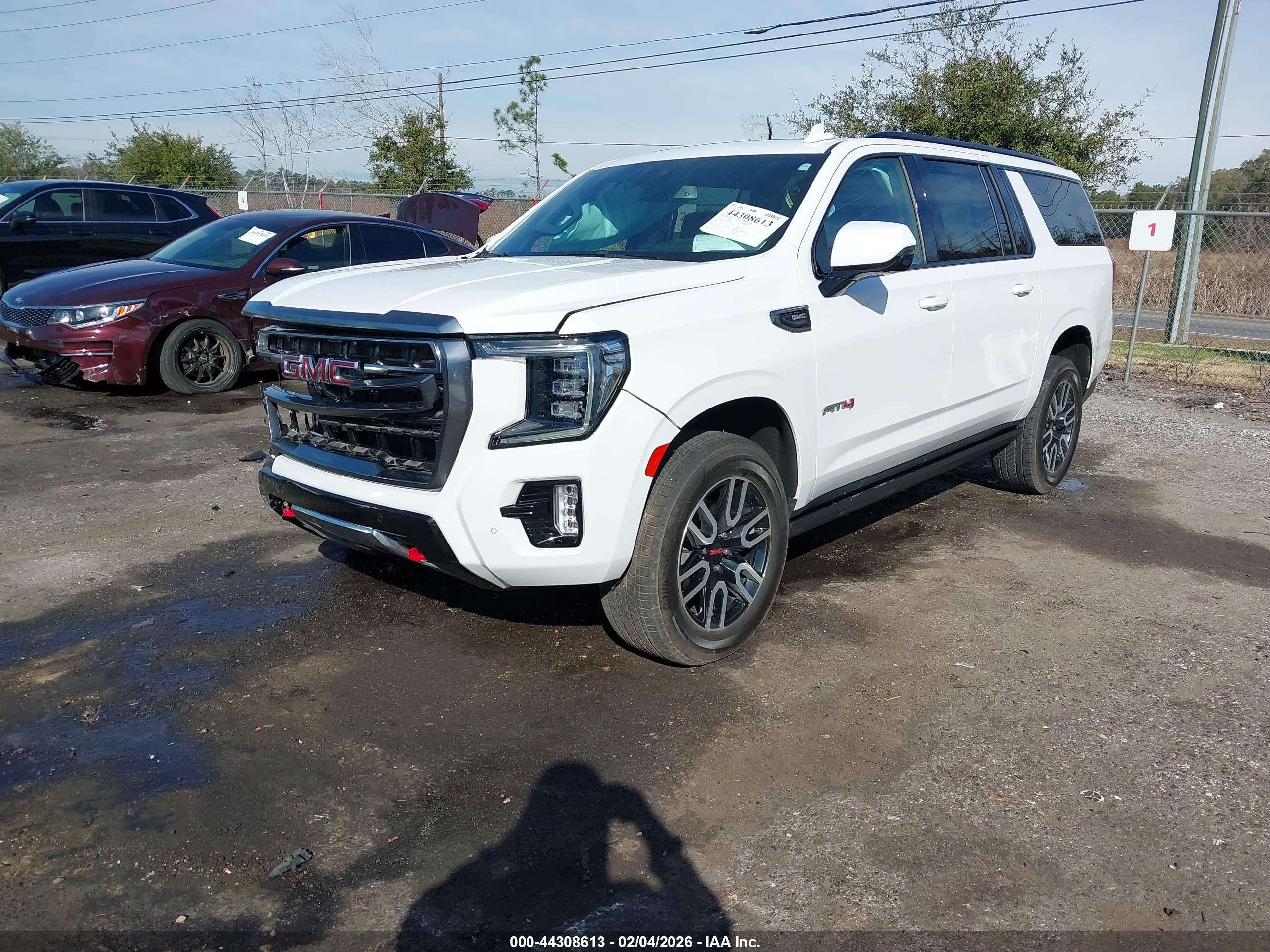 GMC YUKON image 2