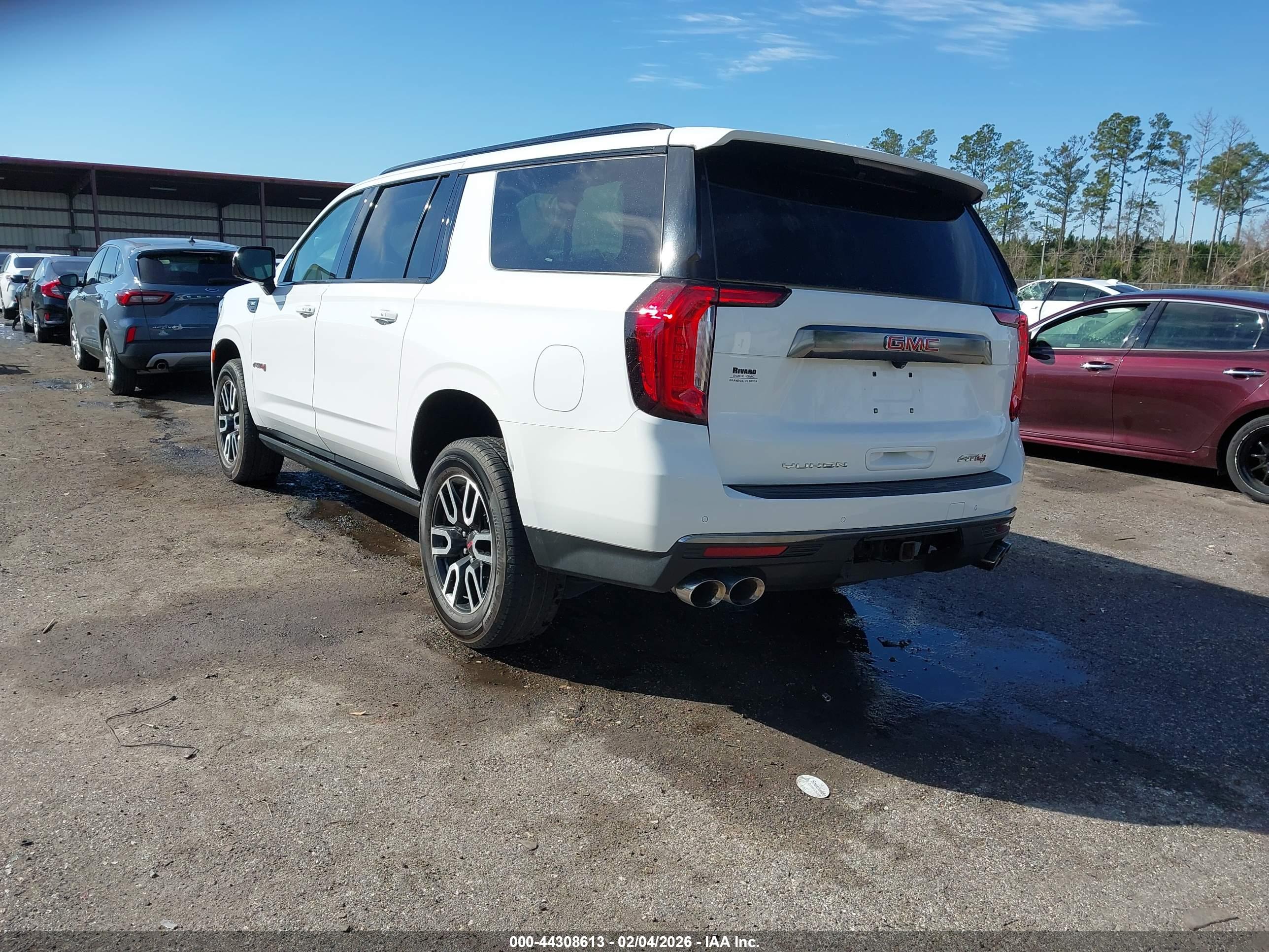 GMC YUKON image 3