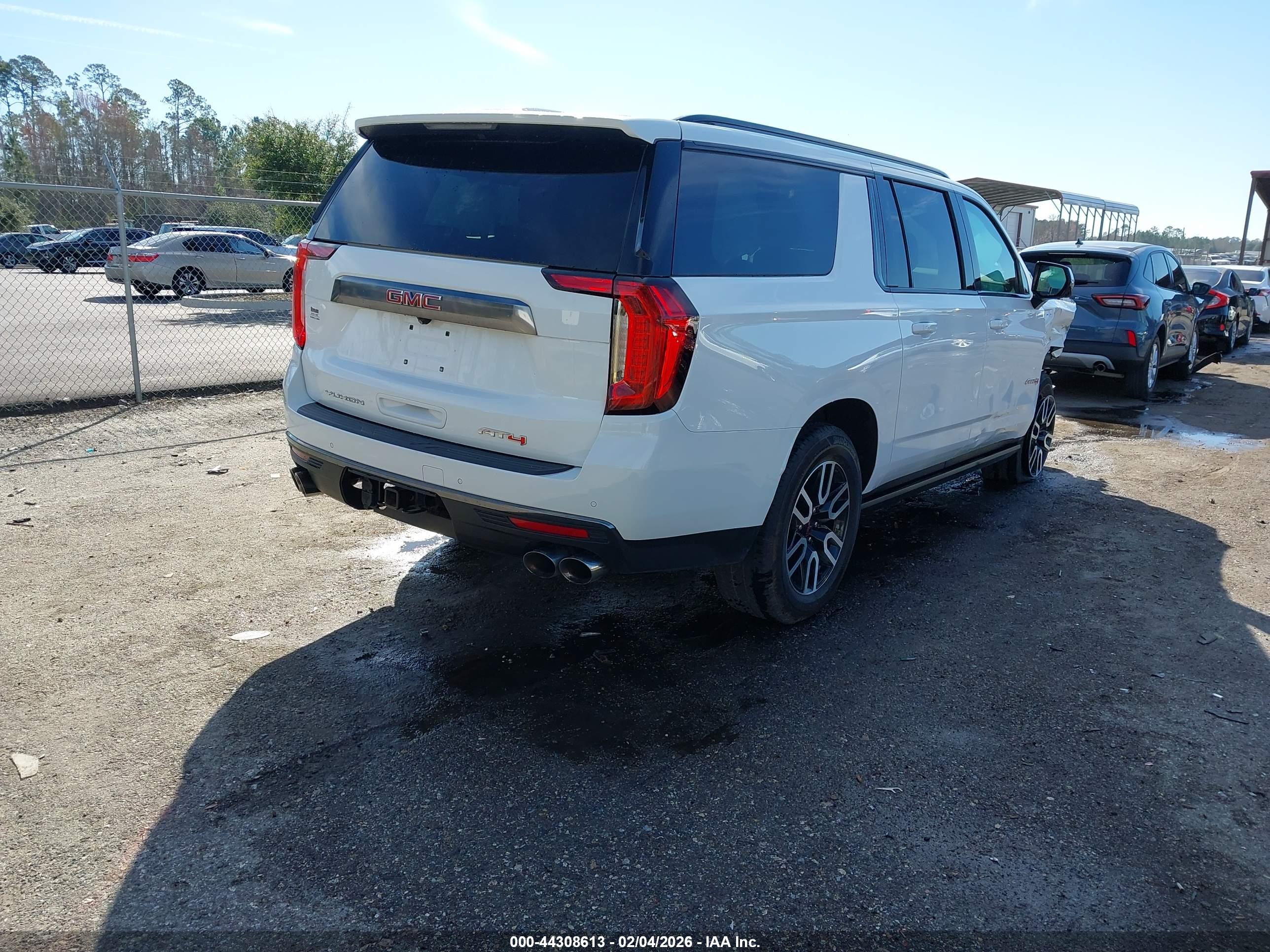 GMC YUKON image 4