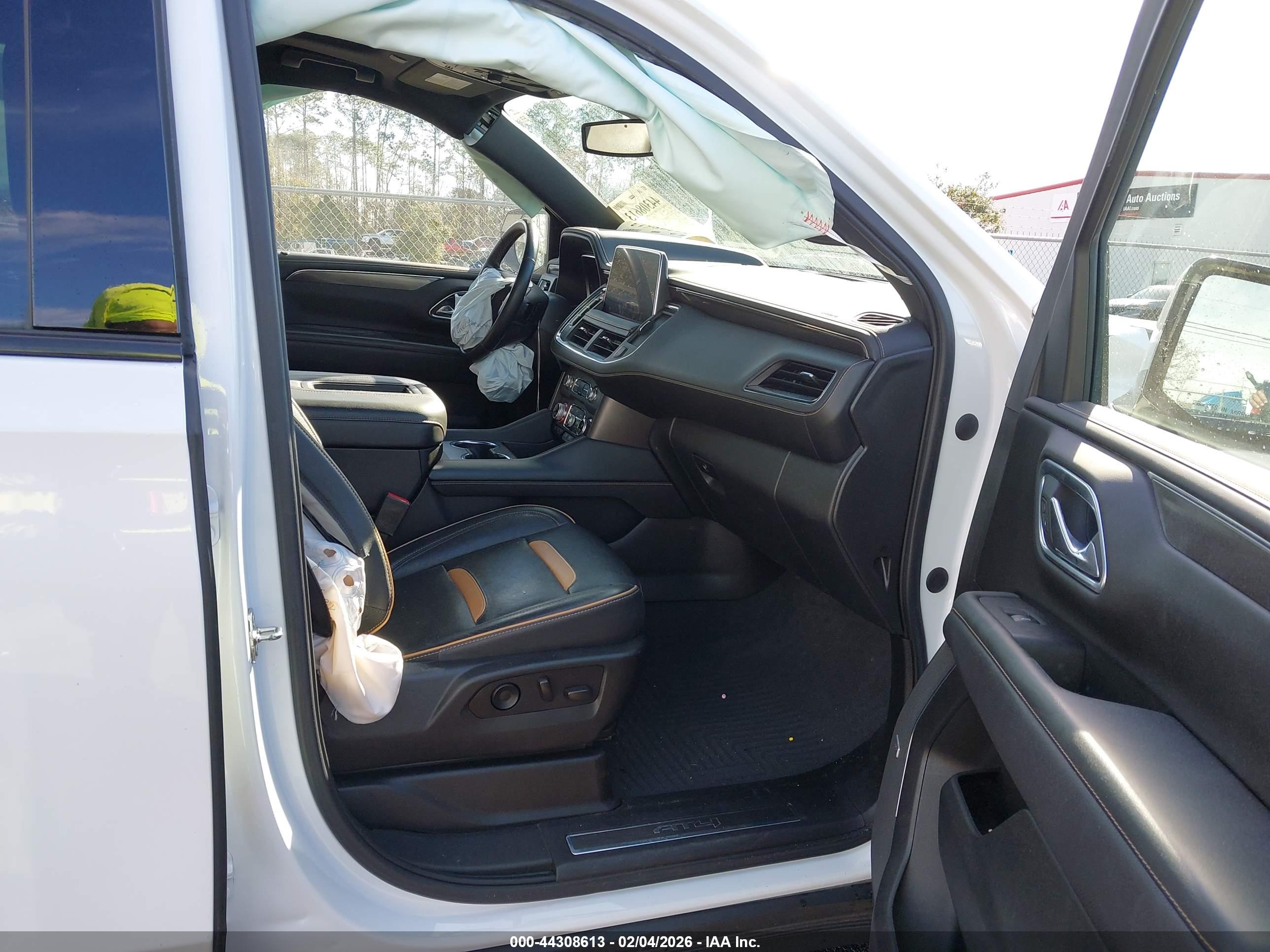GMC YUKON image 5