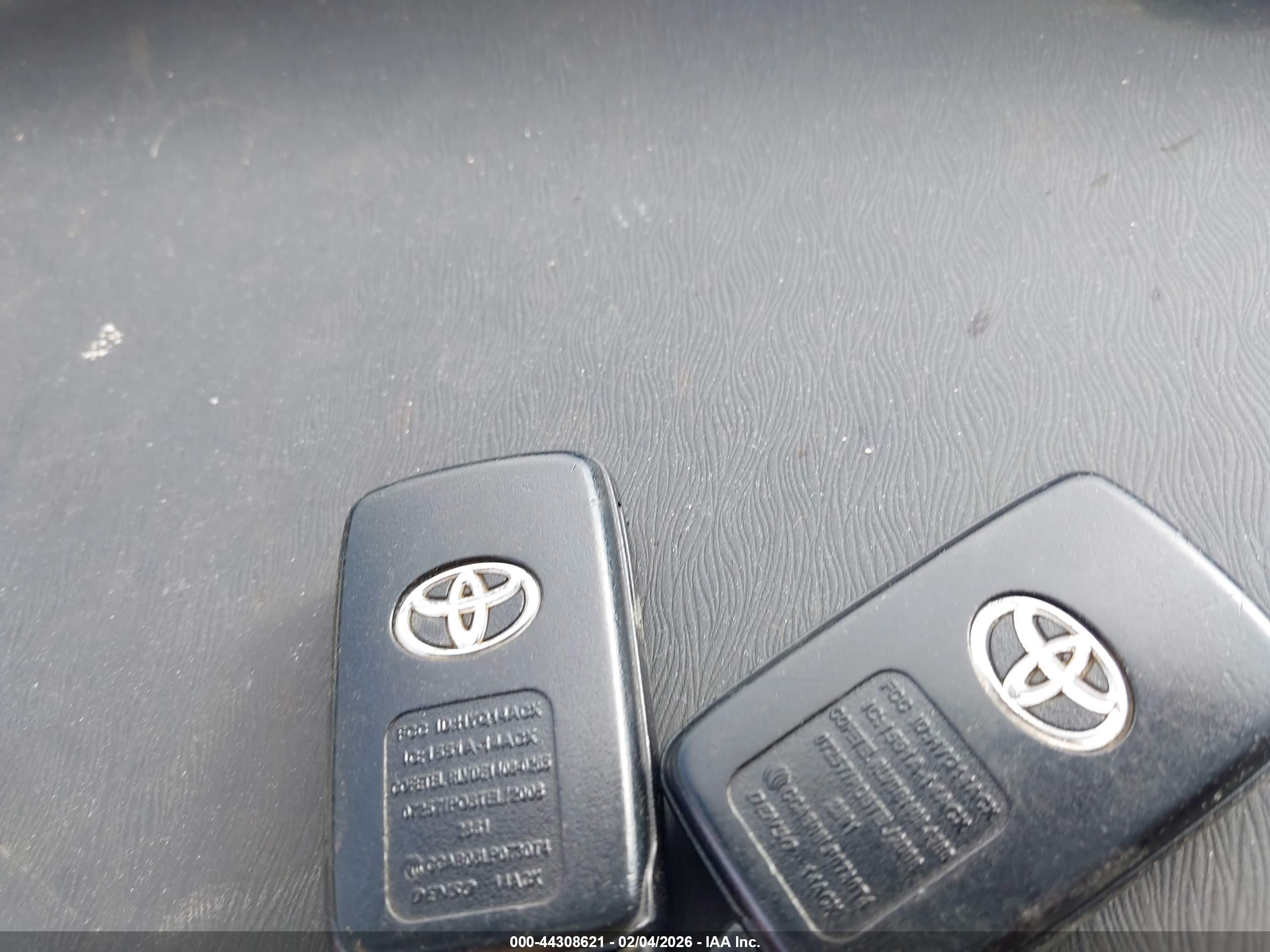 TOYOTA PRIUS image 11