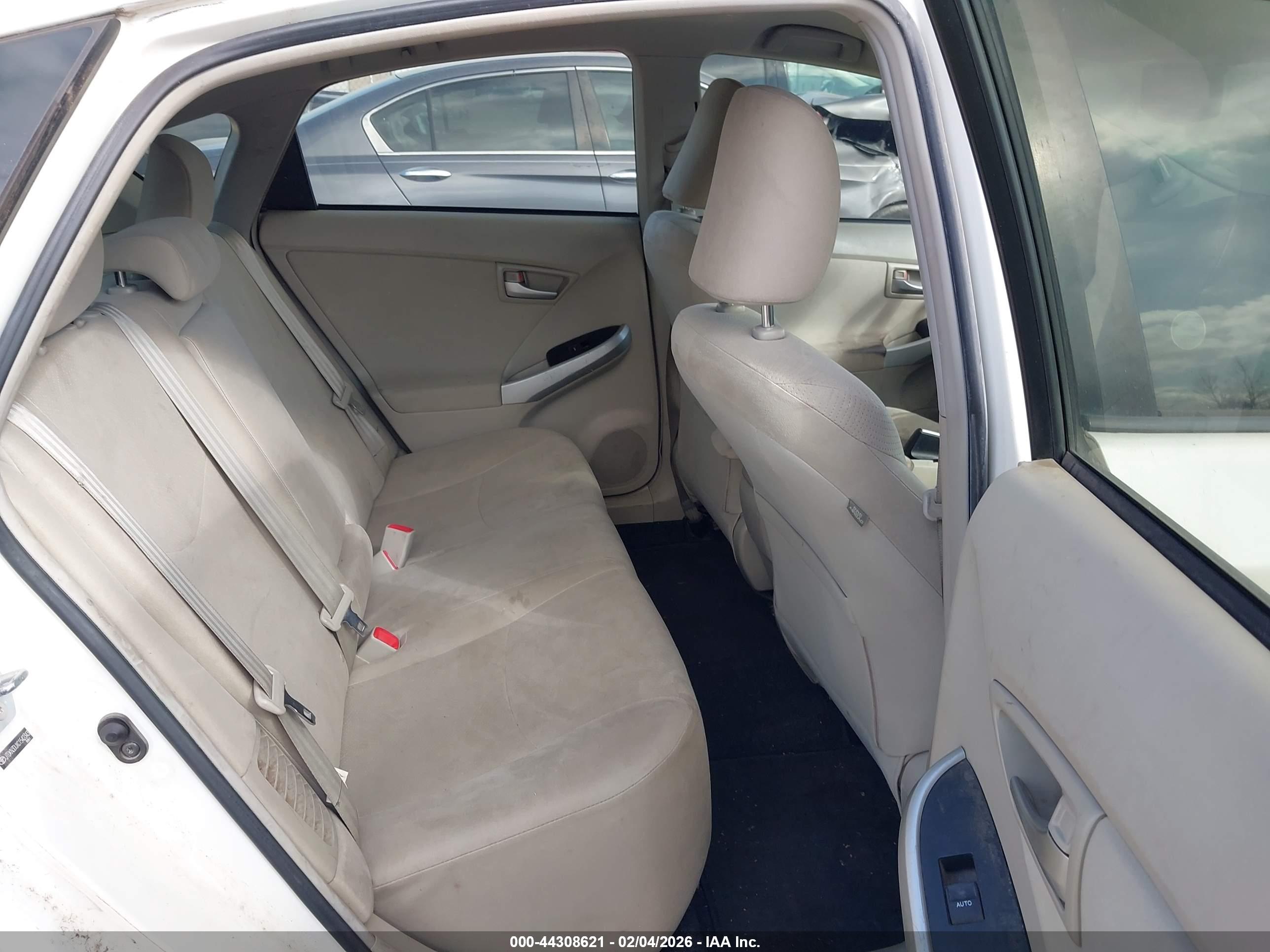 TOYOTA PRIUS image 8