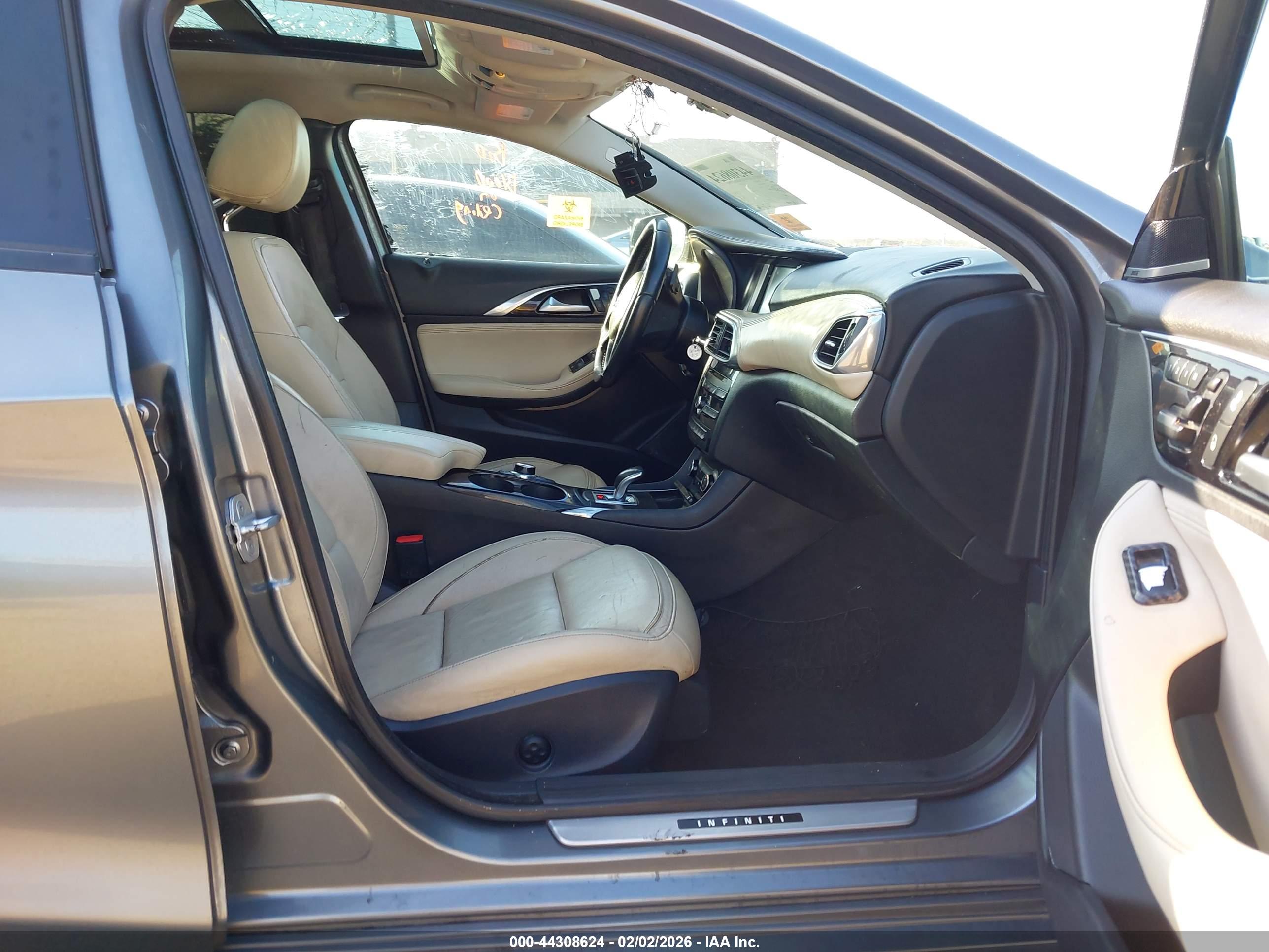 INFINITI QX30 image 5