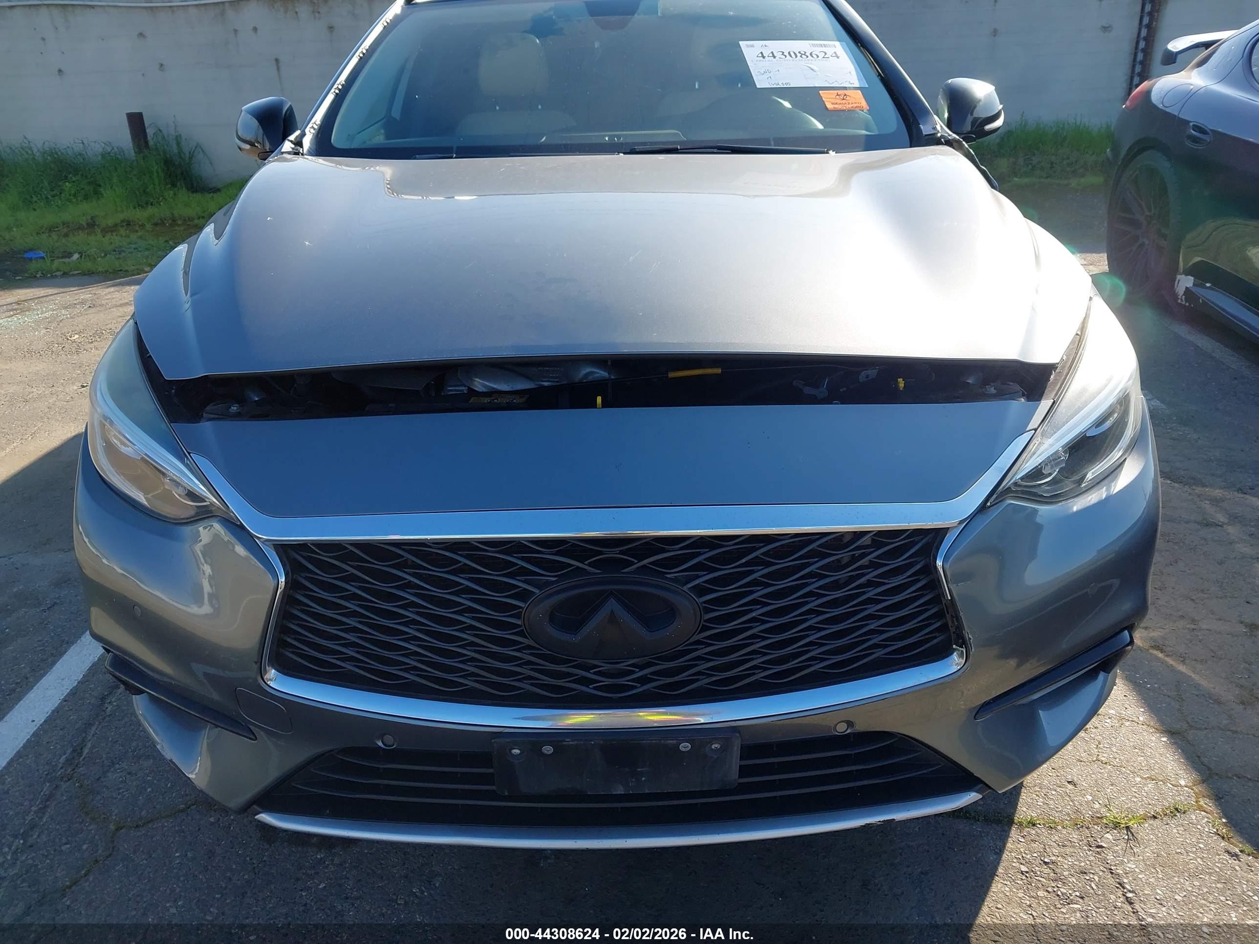 INFINITI QX30 image 6