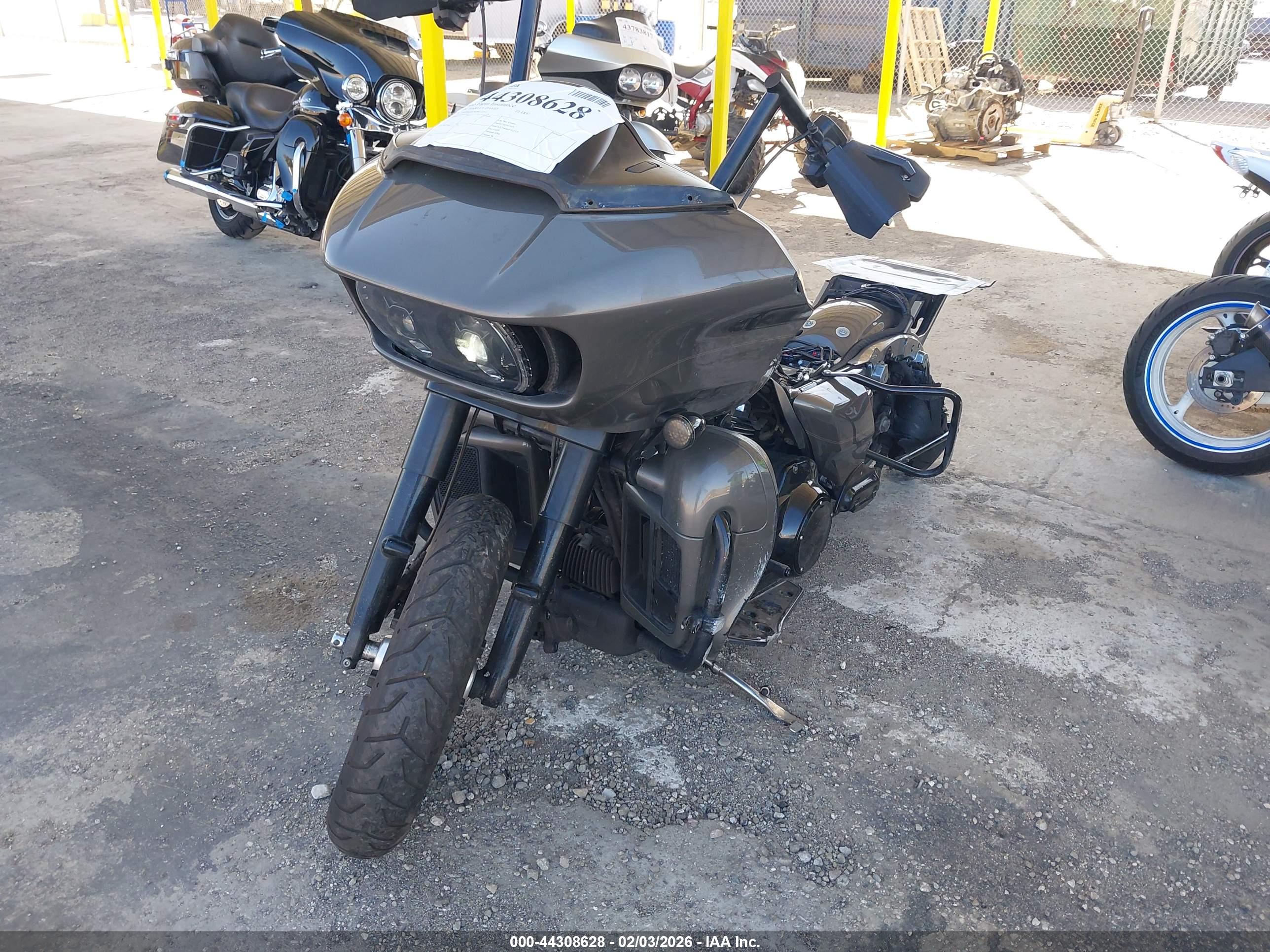 HARLEY-DAVIDSON FLTRU image 2