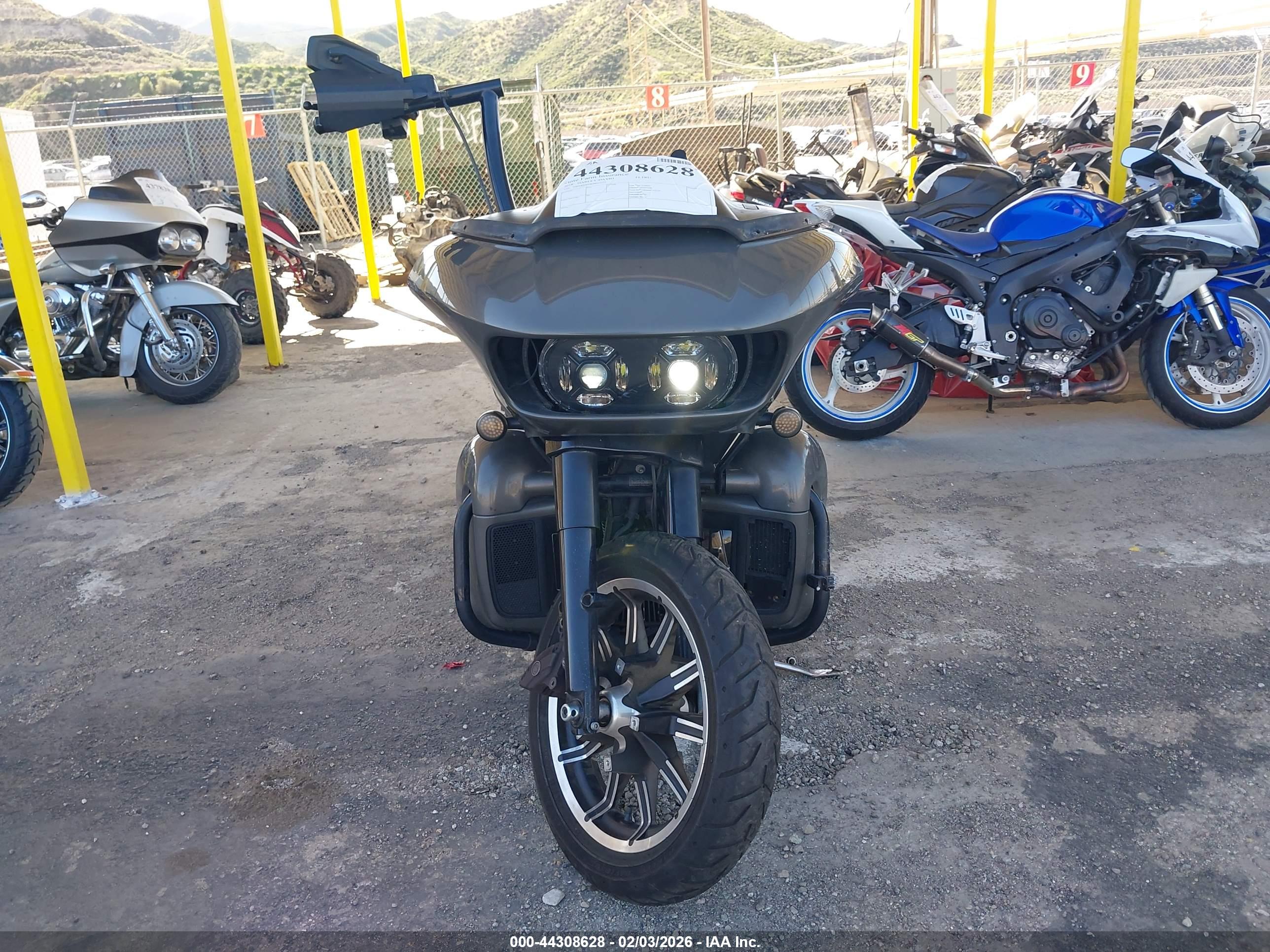 HARLEY-DAVIDSON FLTRU image 5