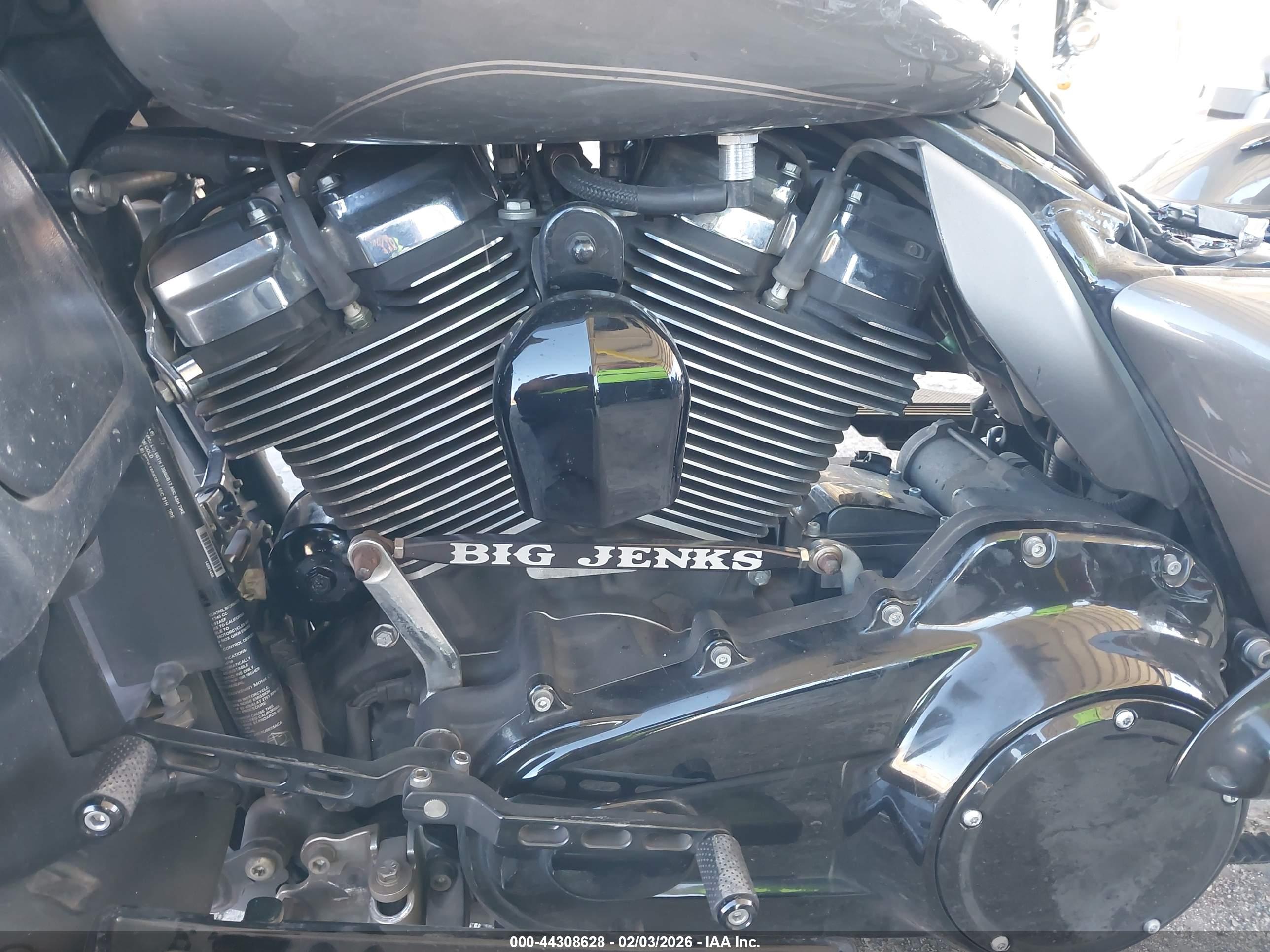 HARLEY-DAVIDSON FLTRU image 9